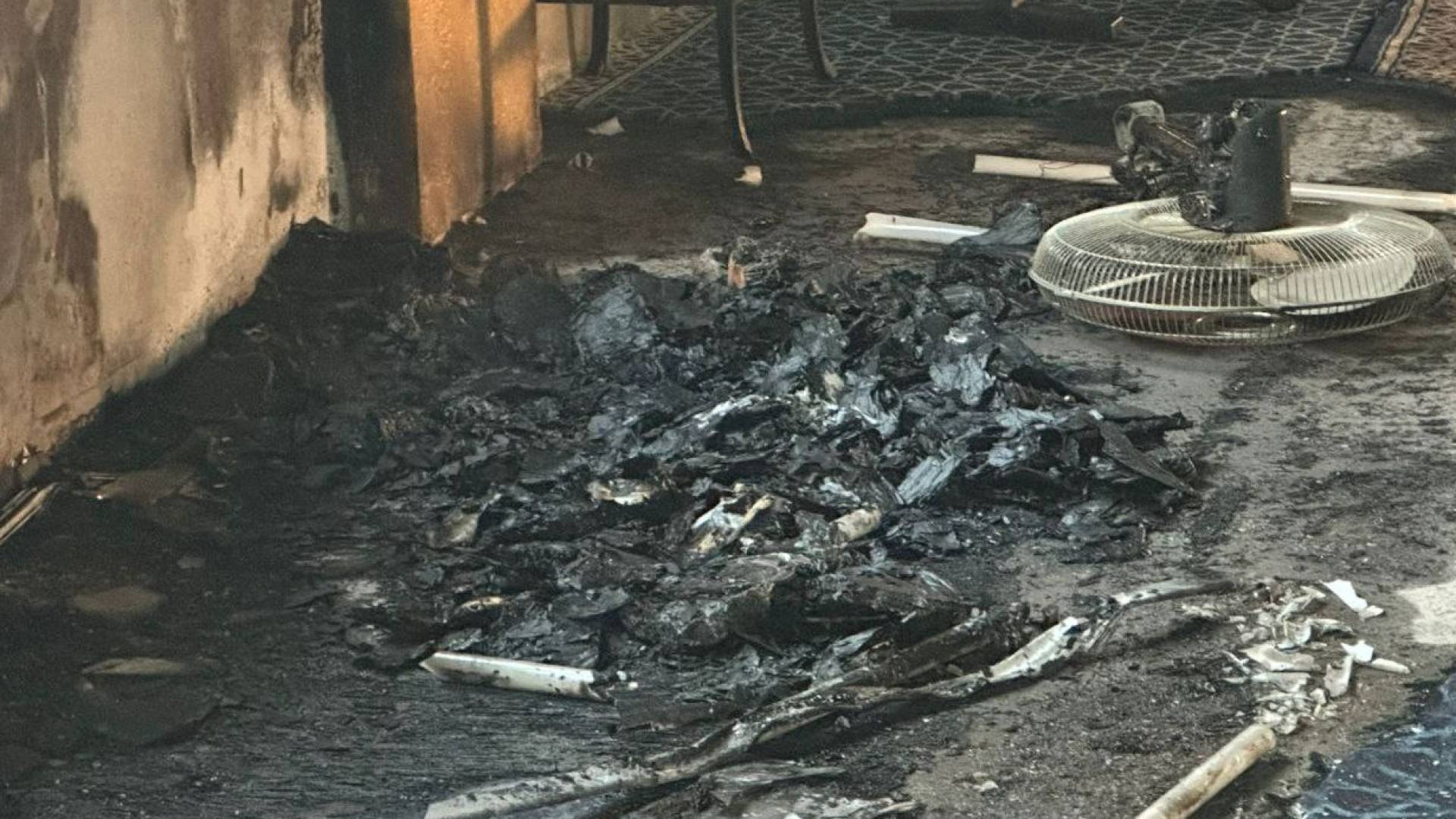 مستوطنون يحرقون مسجدا في دير استيا غرب سلفيت