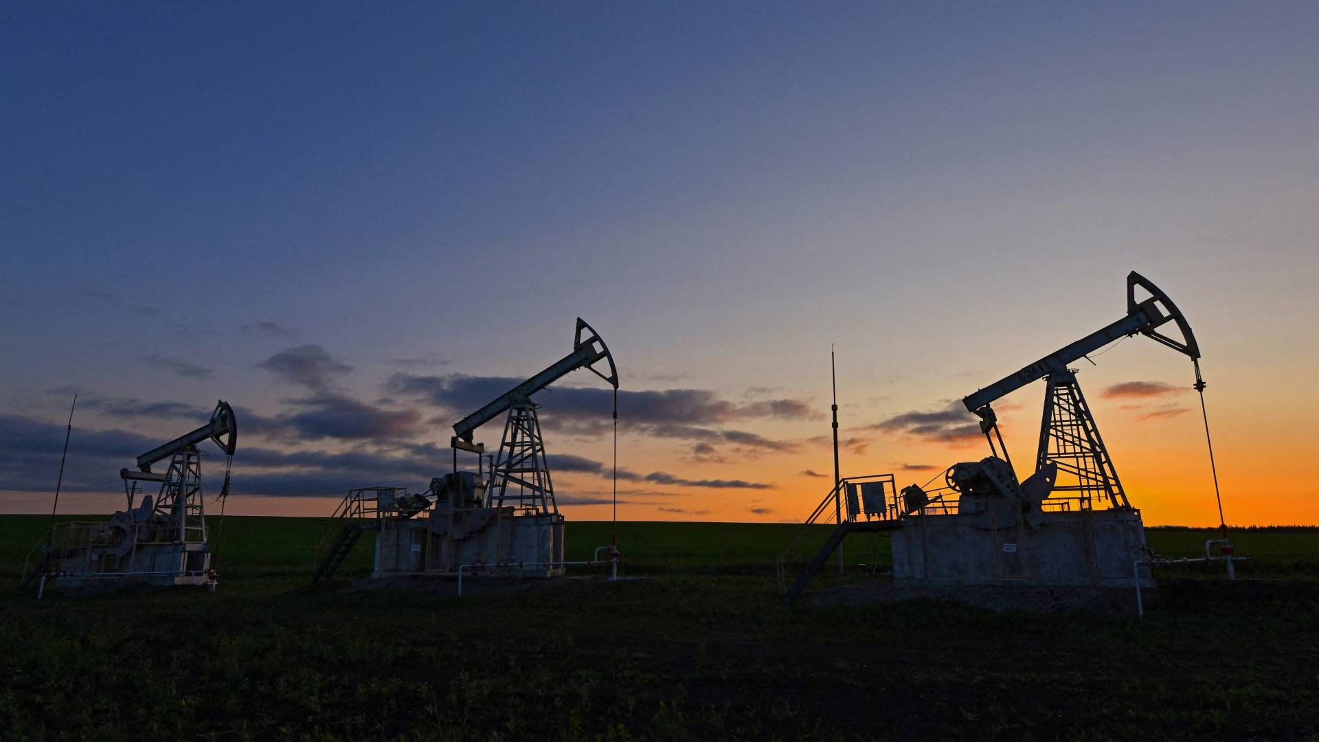 ارتفاع أسعار النفط عالميا مستعيدة جزءا من خسائرها التي تكبدتها في الجلسة السابقة