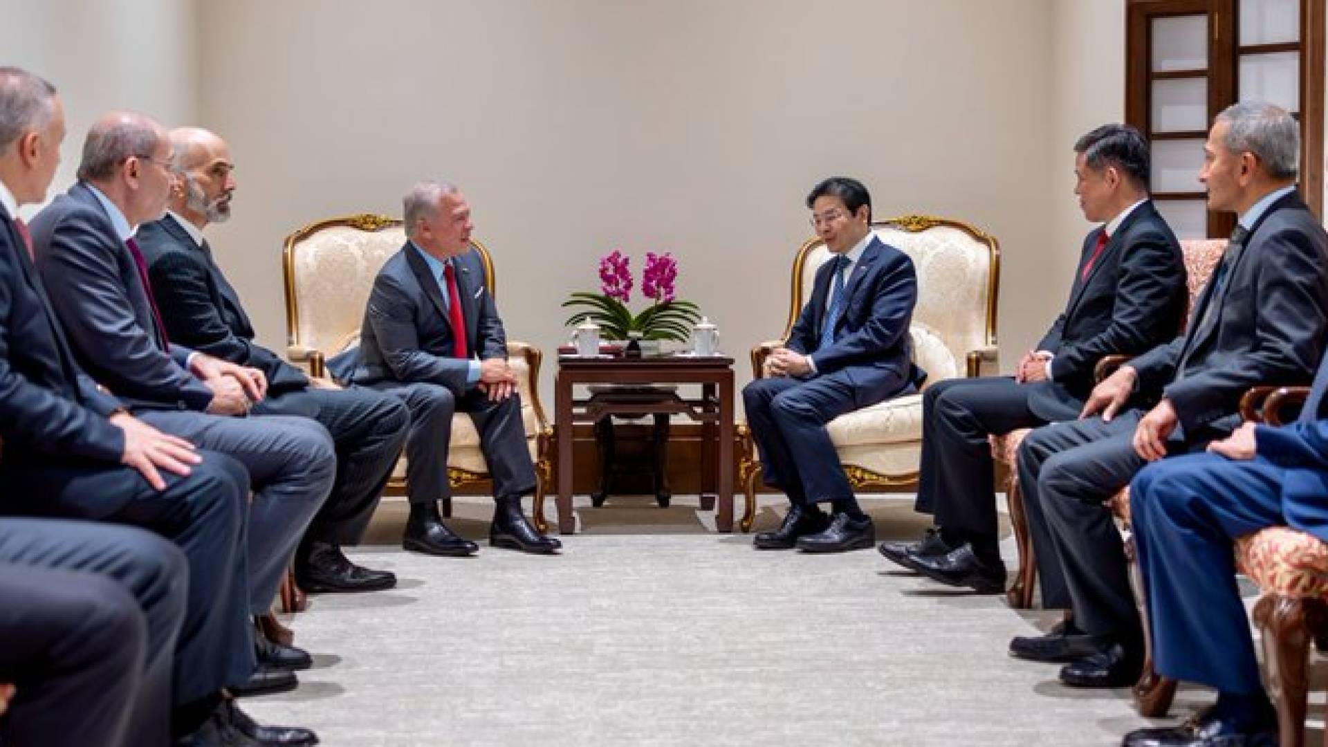 الملك يلتقي رئيس الوزراء السنغافوري