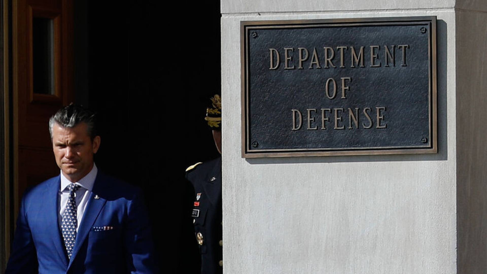 وَزِيرُ الحَرْبِ الأَمِيرْكِيُّ، بِيتْ هِغْسِيثْ