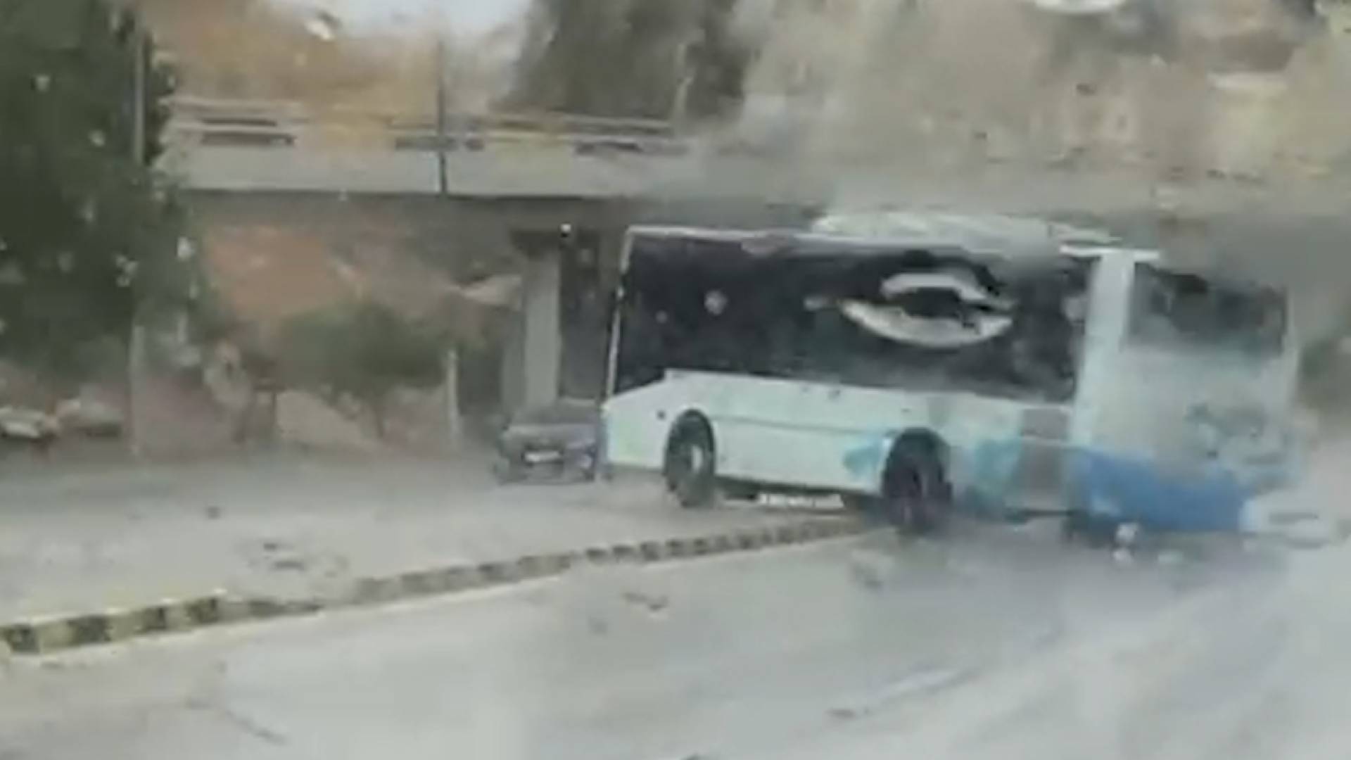 انْزِلَاقِ حَافِلَةِ نَقْلٍ عَامٍّ  في العاصمة