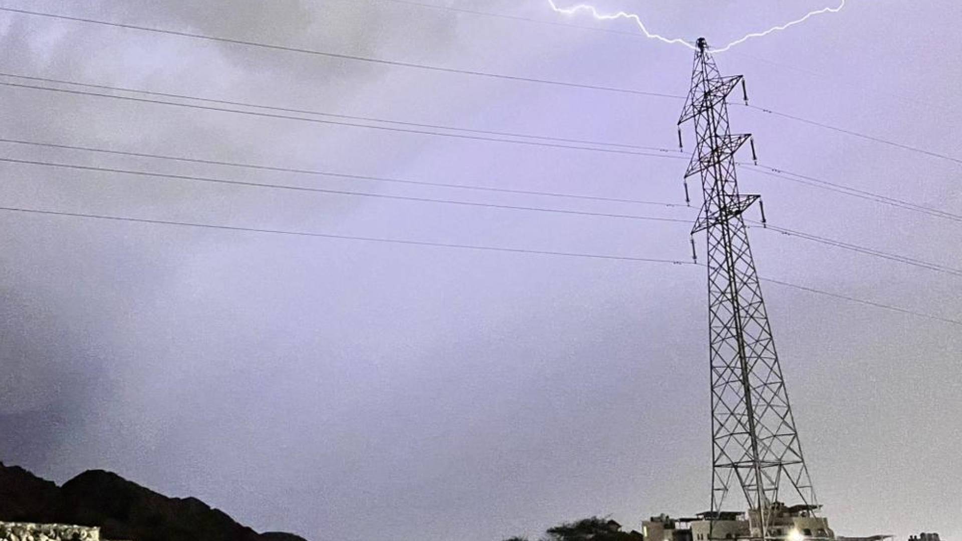 الأرصاد الجوية: عجلون تسجل أعلى معدل مطري بـ23.7 ملم وتحذر من السيول