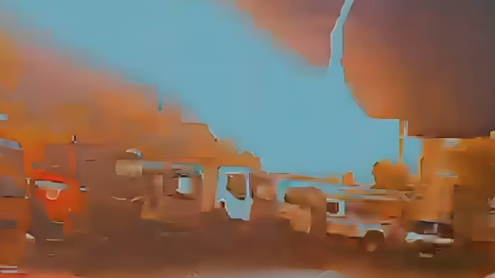 صاعقة تضرب محول كهرباء قرب مبنى الدفاع المدني في بيتونيا برام الله.. فيديو