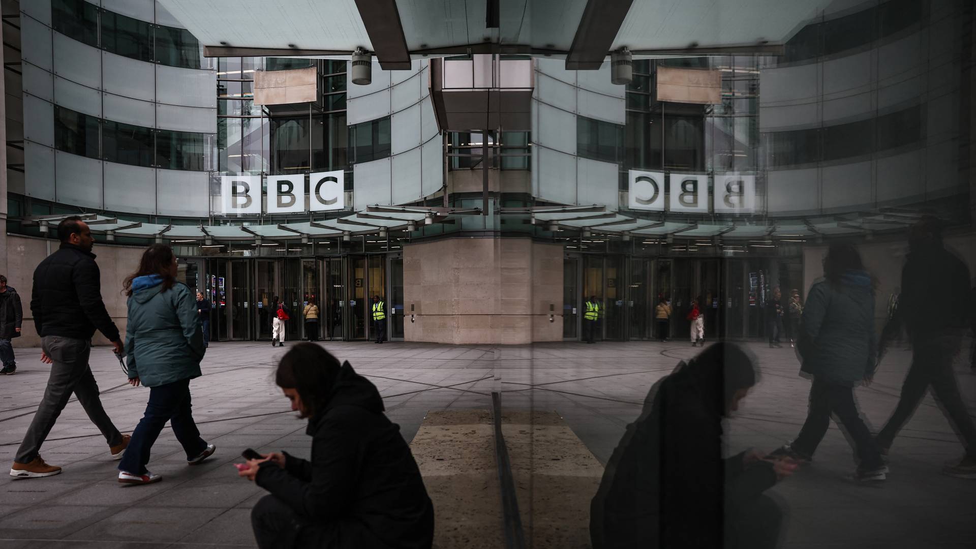 ترمب يصعد ضد "بي بي سي": اعتذار غير كاف ودعوى تشهير بمليارات الدولارات