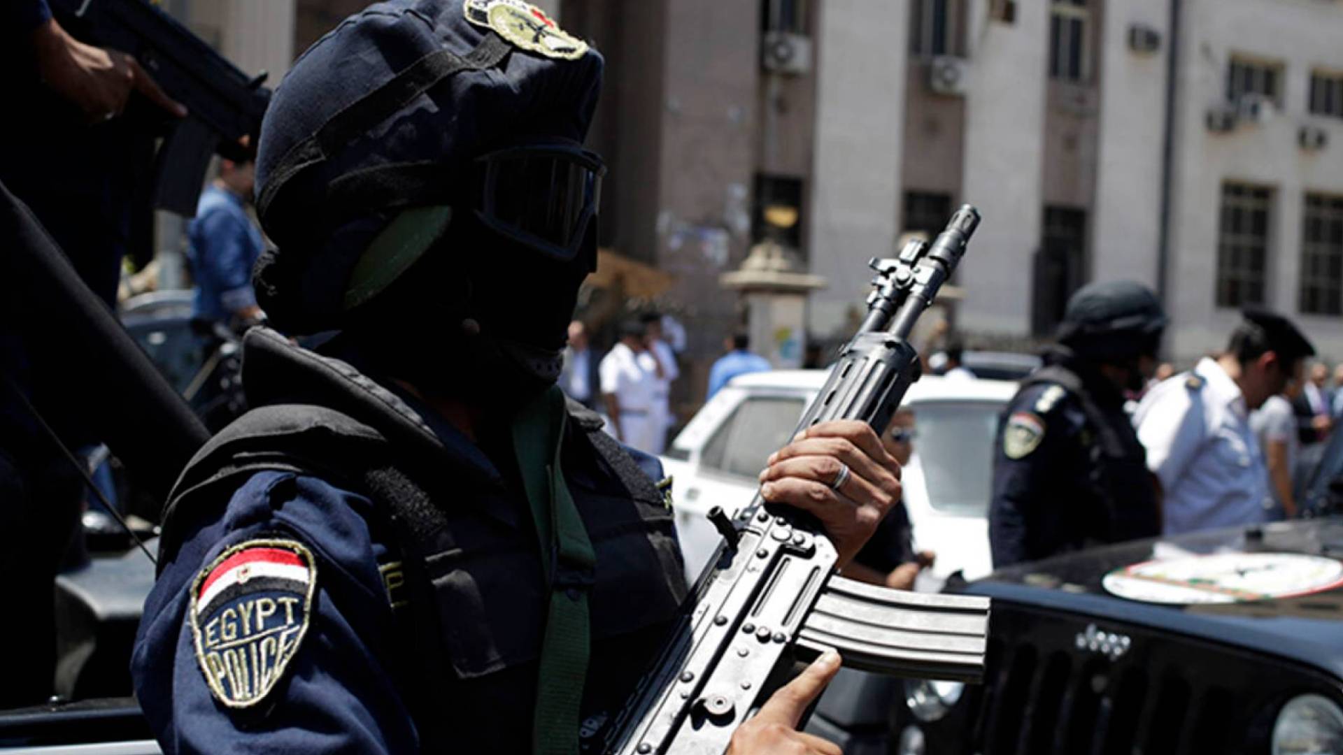 سيدة تنتحل صفة "ضابط شرطة مصرية" وتطارد زوجها الهارب بزواج ثان