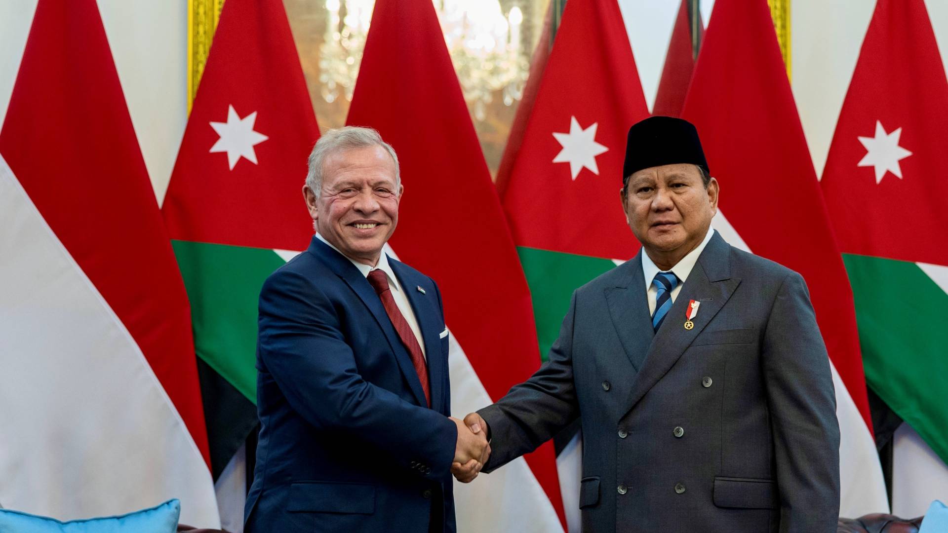 وزير خارجية إندونيسيا يرحب بجلالة الملك على أنغام "هاشمي هاشمي" احتفاء بالزيارة الملكية التاريخية – فيديو