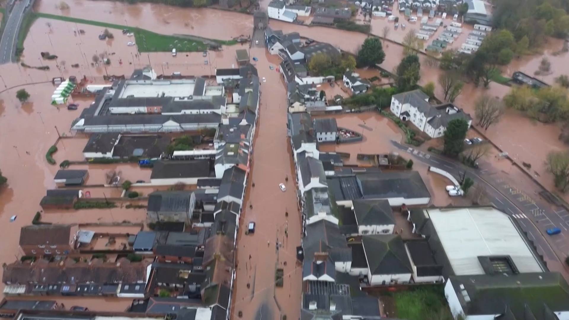 العاصفة "كلوديا" تضرب بقسوة: 3 وفيات في البرتغال وإجلاء جماعي بسبب الفيضانات في بريطانيا