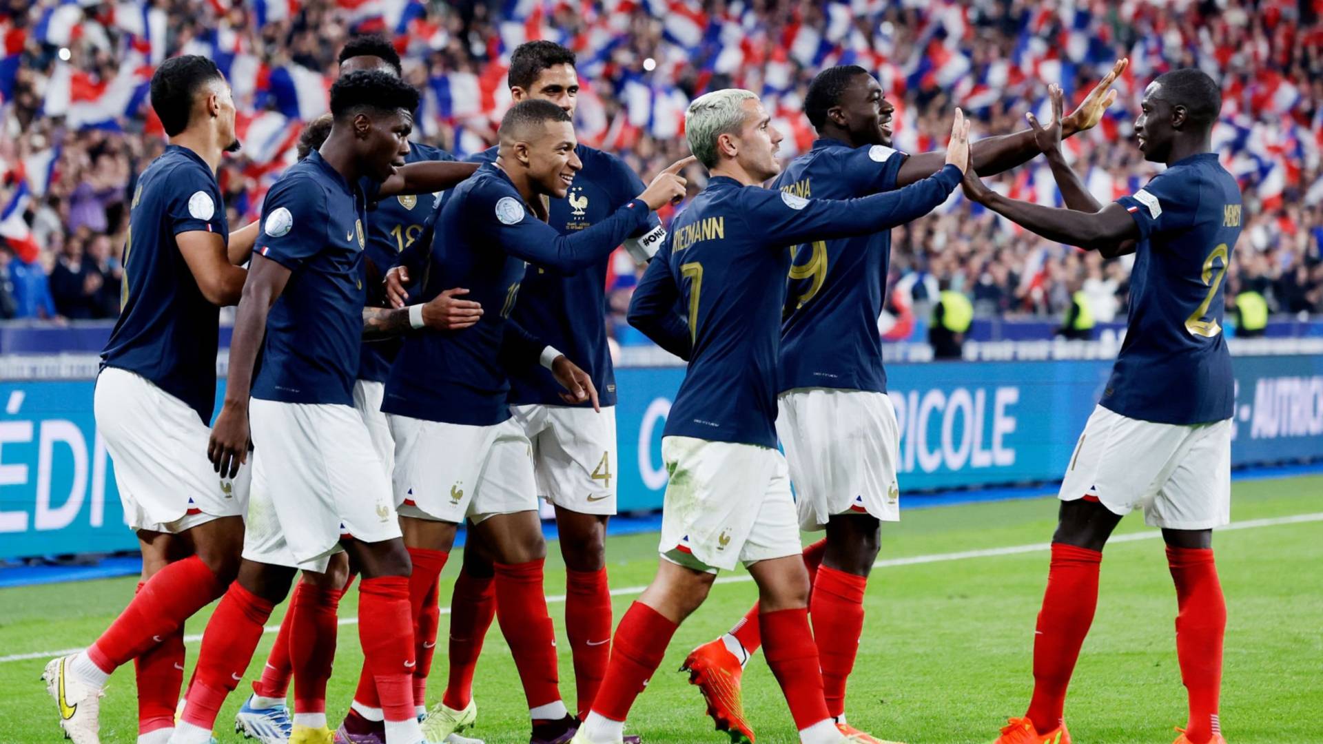 معاملة خاصة لمبابي تشعل غضب لاعبي  منتخب فرنسا