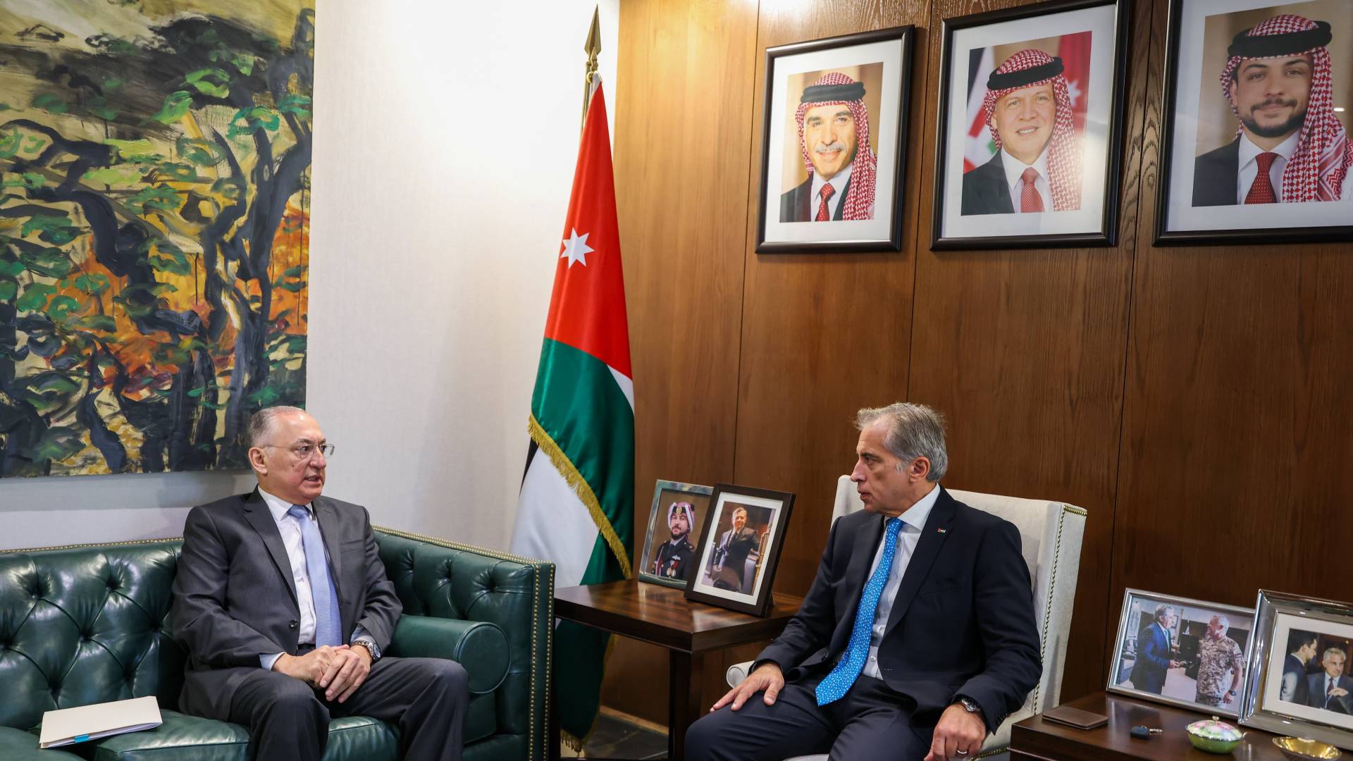 حسان : الحكومة تتعاون مع هيئة النزاهة للتصدي لأي تجاوزات تعيق الاستثمار