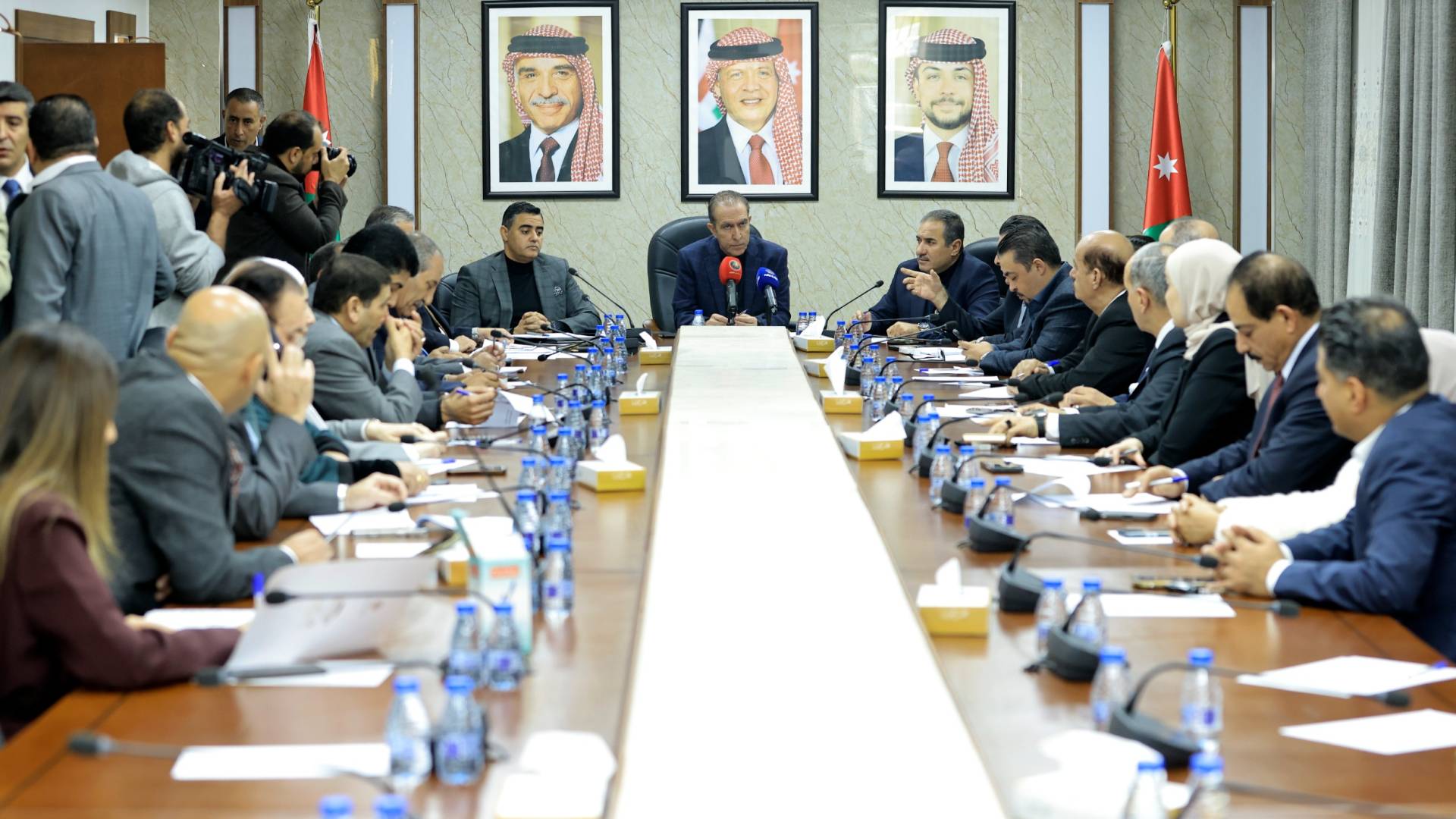 خلال اجتماع كُتْلَةُ الْمِيثَاقِ الْوَطَنِيِّ الْنِّيَابِيَّةِ،