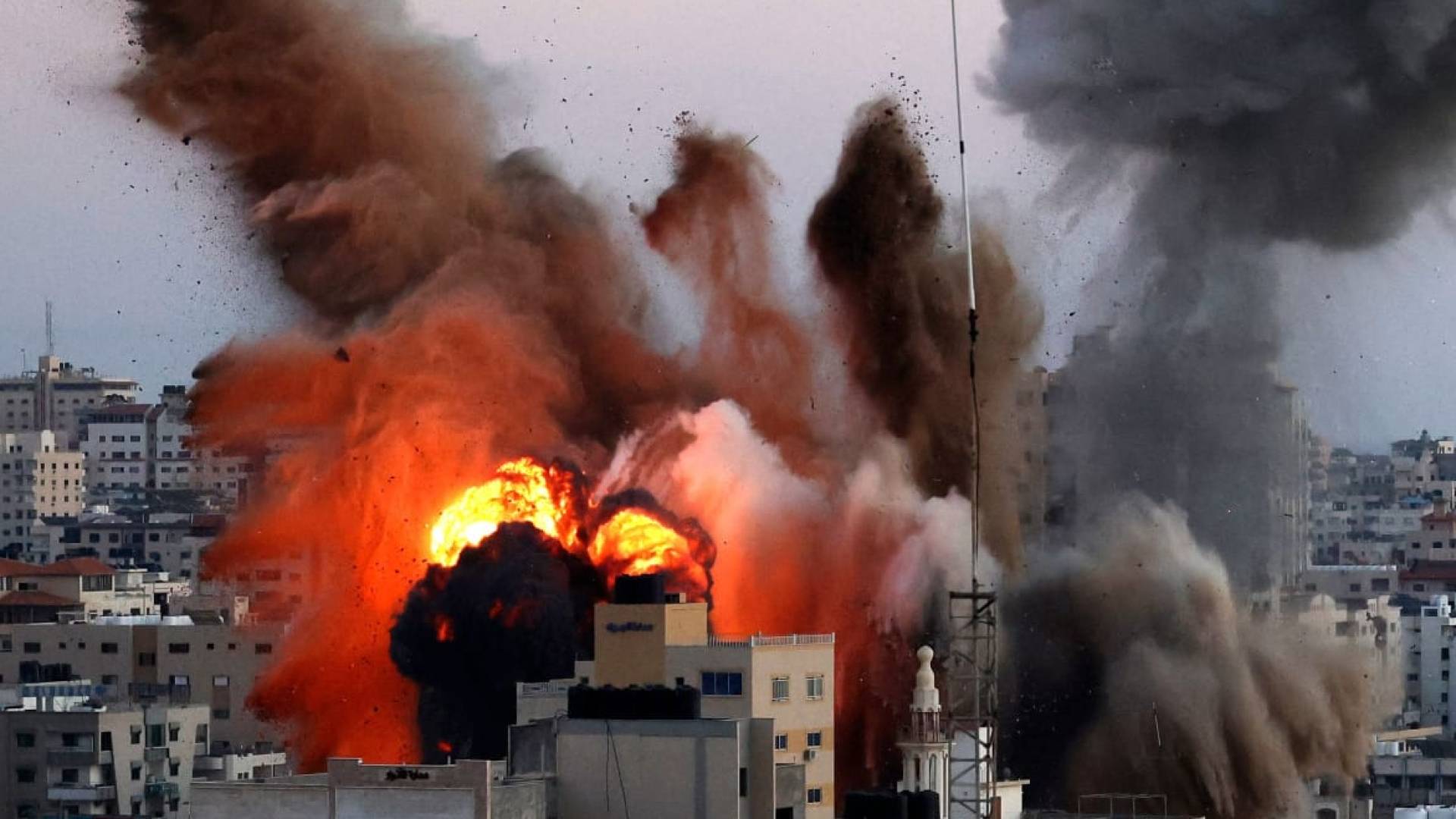 وسائل إعلام فلسطينية: شهيد ومصابون جراء قصف الاحتلال على مجموعة من المدنيين في قطاع غزة