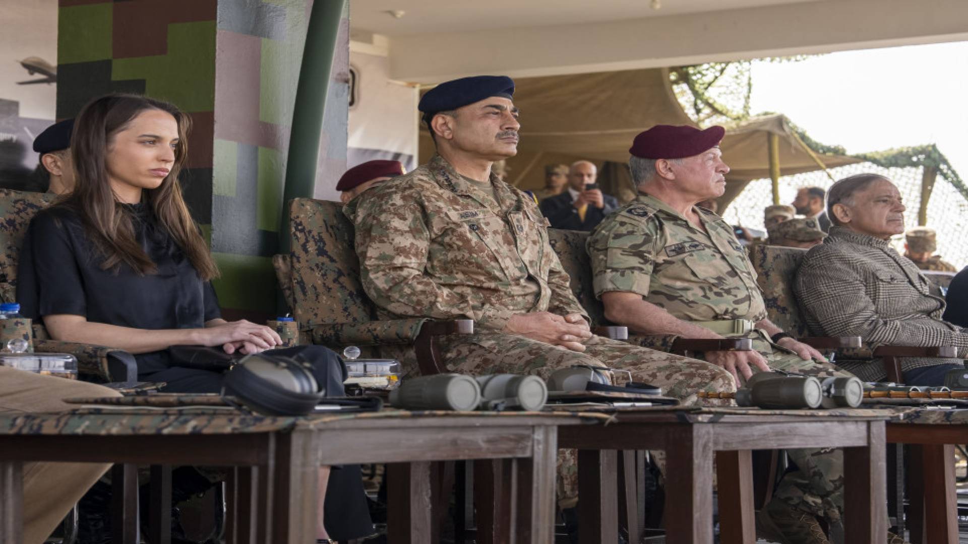 الملك يزور شركة للصناعات الدفاعية في إسلام آباد ويحضر تمرينا عسكريا.. صور