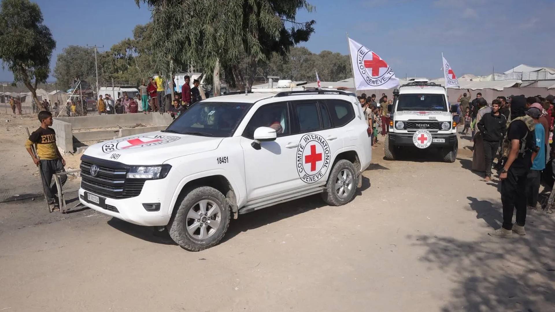 كتائب القسام تسلم جثة محتجز للاحتلال لفريق من الصليب الأحمر في مدينة غزة