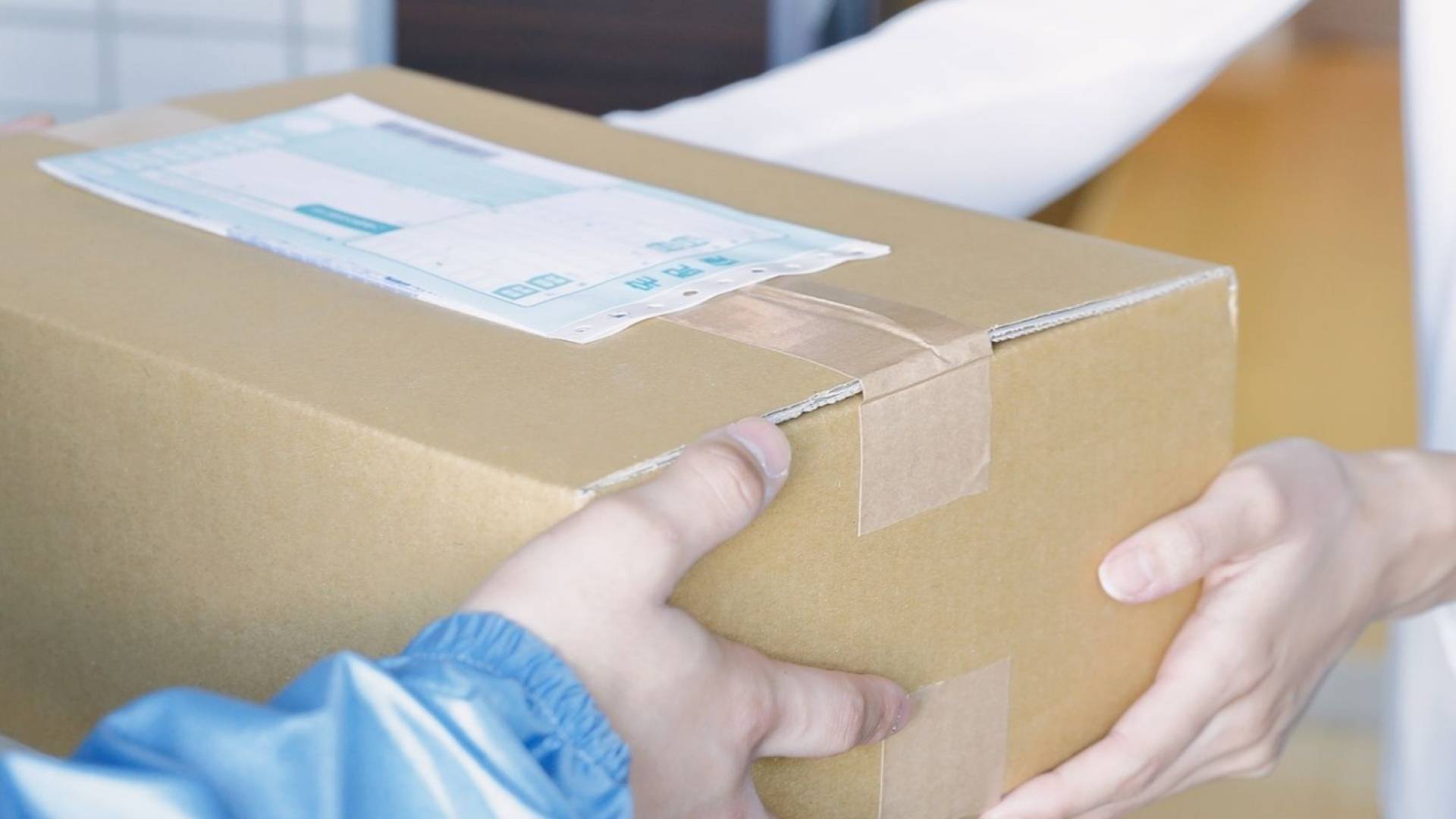 صورة تعبيرية للطرود البريدية