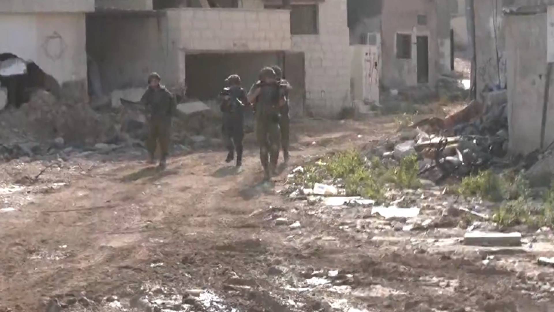 الاحتلال يعتقل مصور "رؤيا" على الهواء ويصادر أجهزته خلال توثيقه اقتحام طولكرم