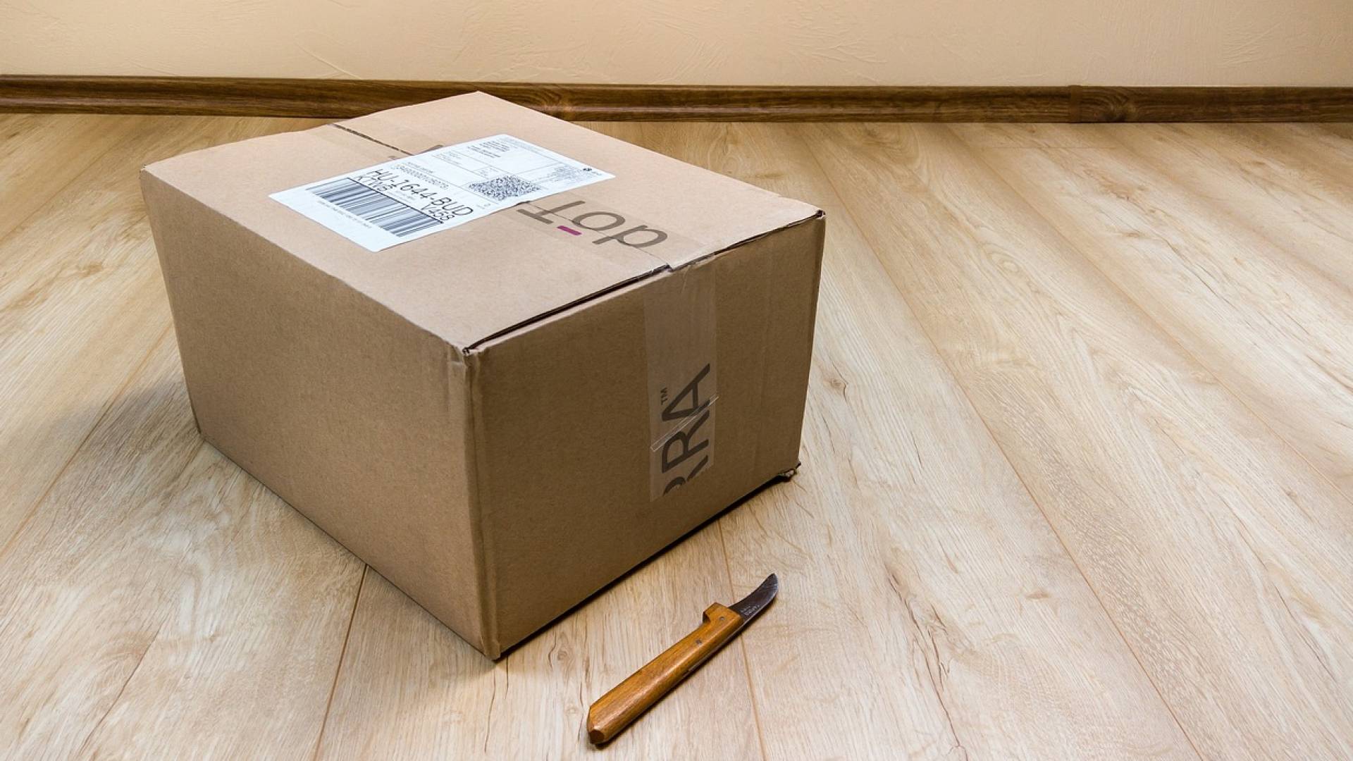 الطرود البريدية - تعبيرية