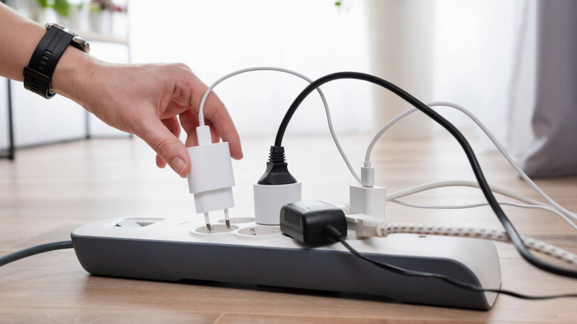 شواحن موصولة بالكهرباء