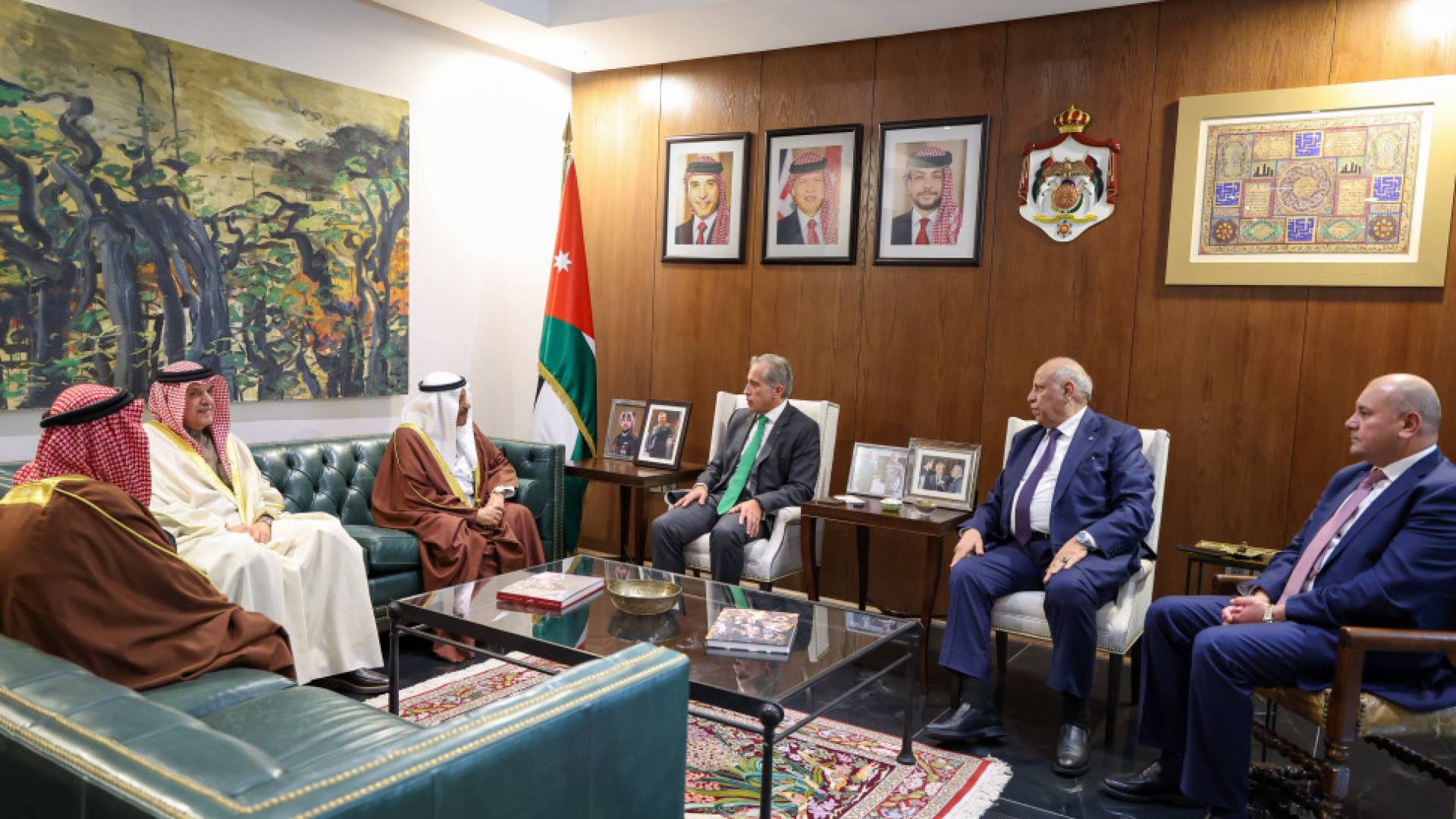 حسان يستقبل رئيس الشورى البحريني ويؤكد عمق العلاقات الأخوية