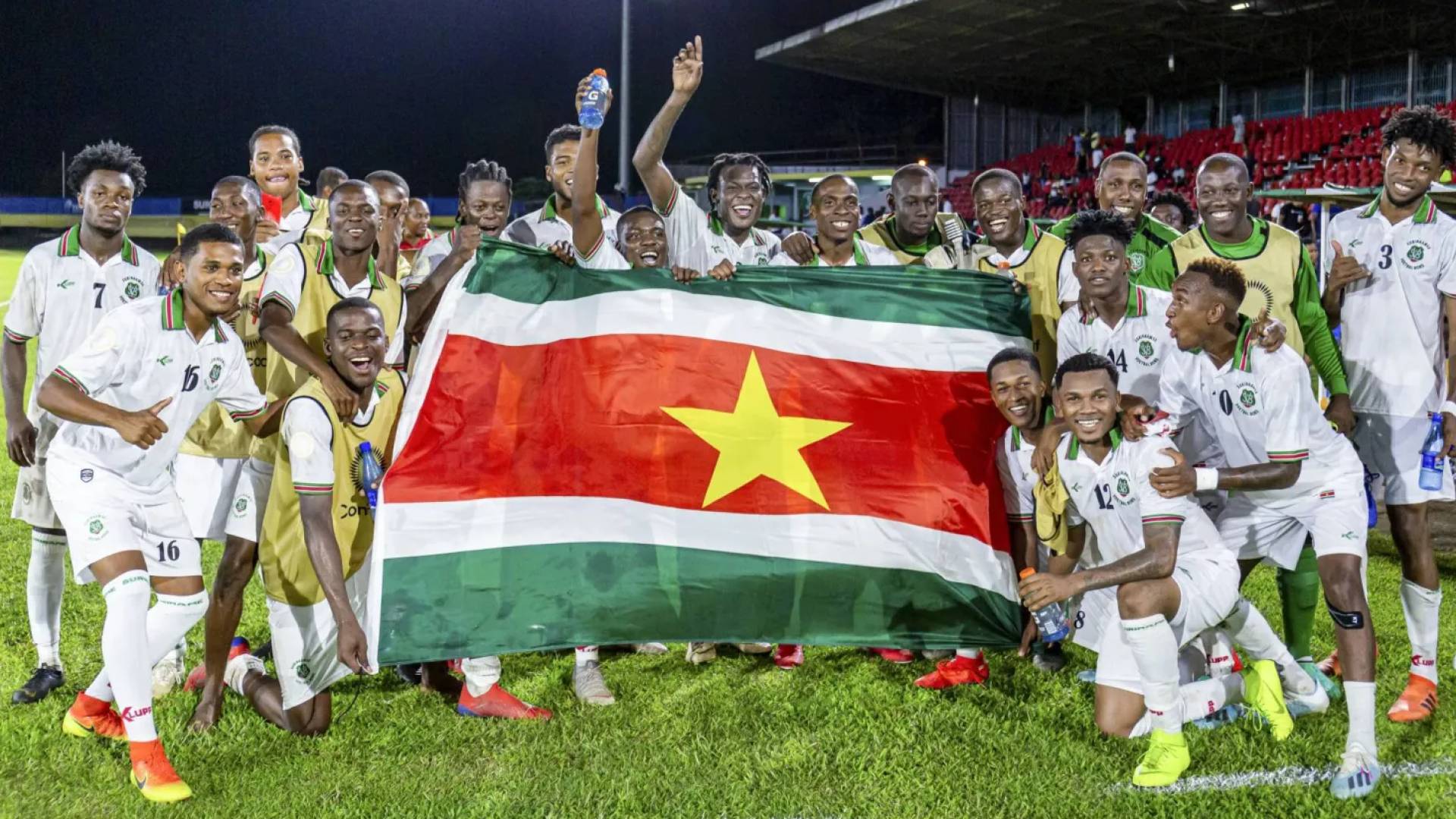 لاعبو منتخب سورينام