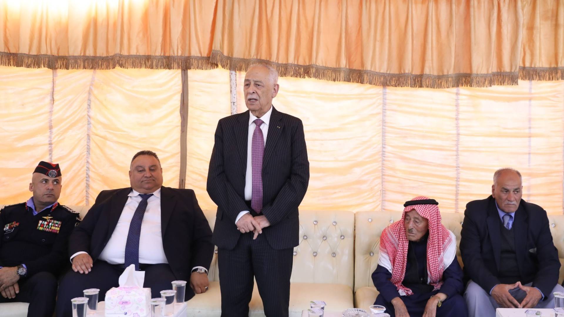 مندوبا عن الملك وولي العهد.. العيسوي يعزي عشائر القاضي والشرايعة والمجالي ومناع