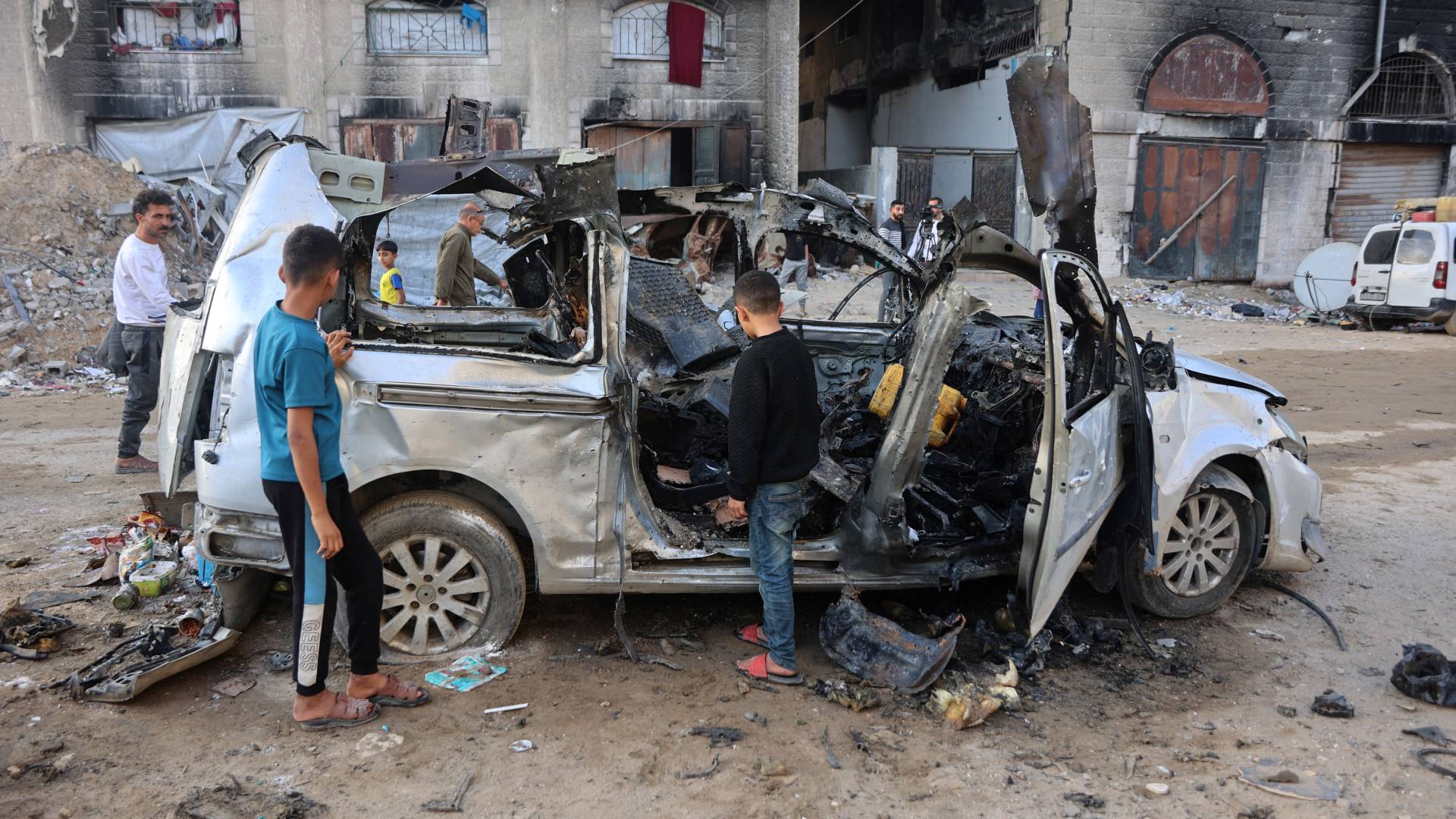 غارة الاحتلال على سيارة في قطاع غزة