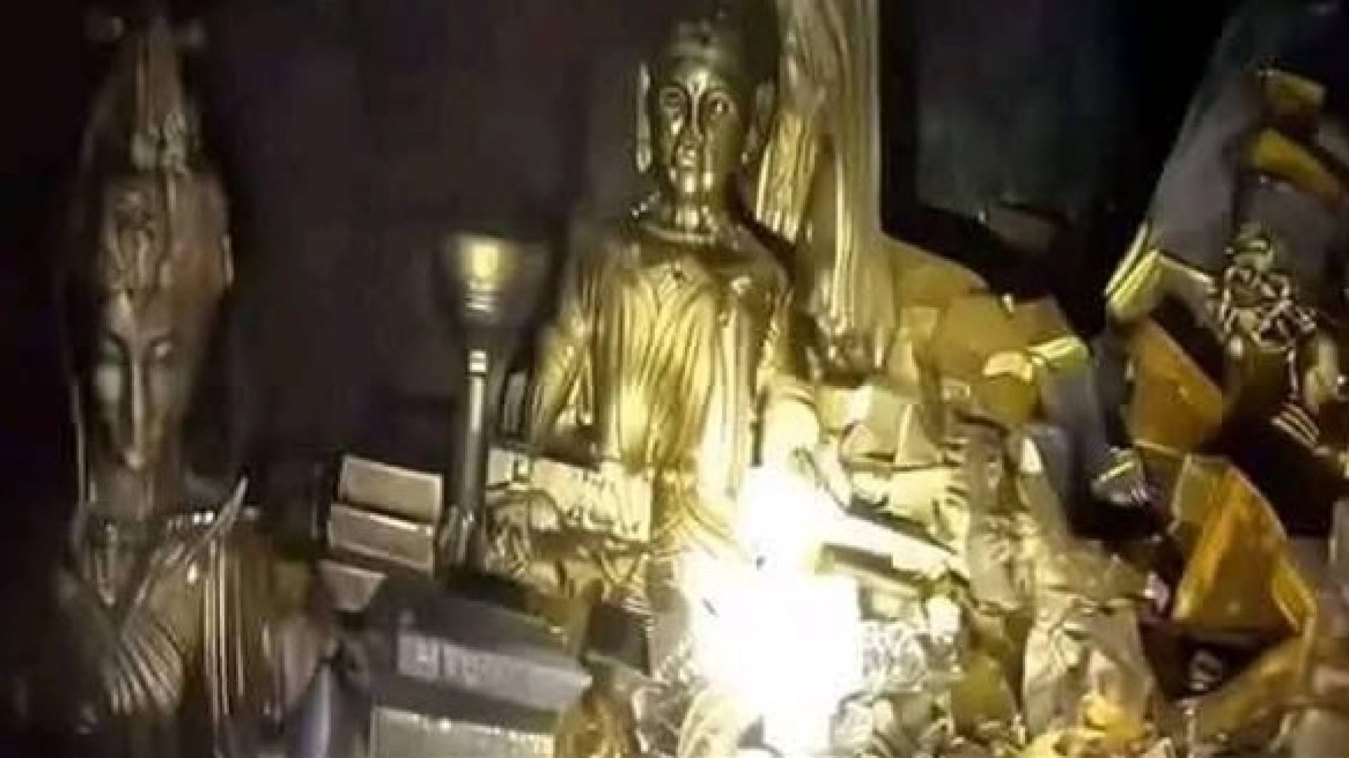 "مغارة الذهب"