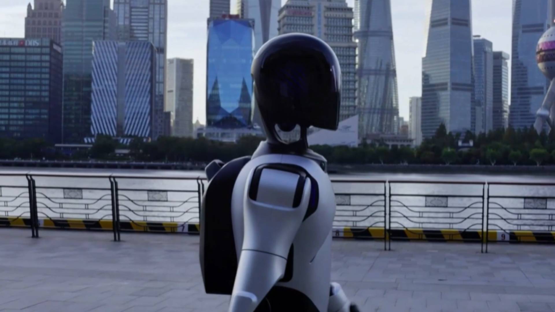 روبوت صيني شبيه بالبشر