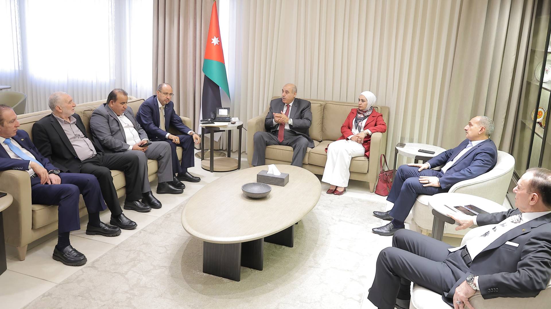 خلال اجتماع مازن القاضي واللجنة المالية النيابية