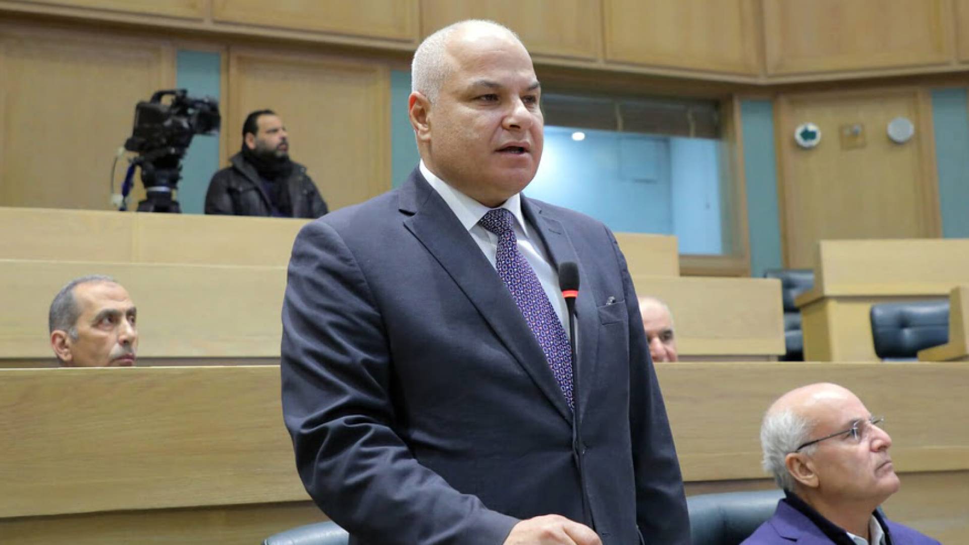 ويزر العمل خالد  البكار