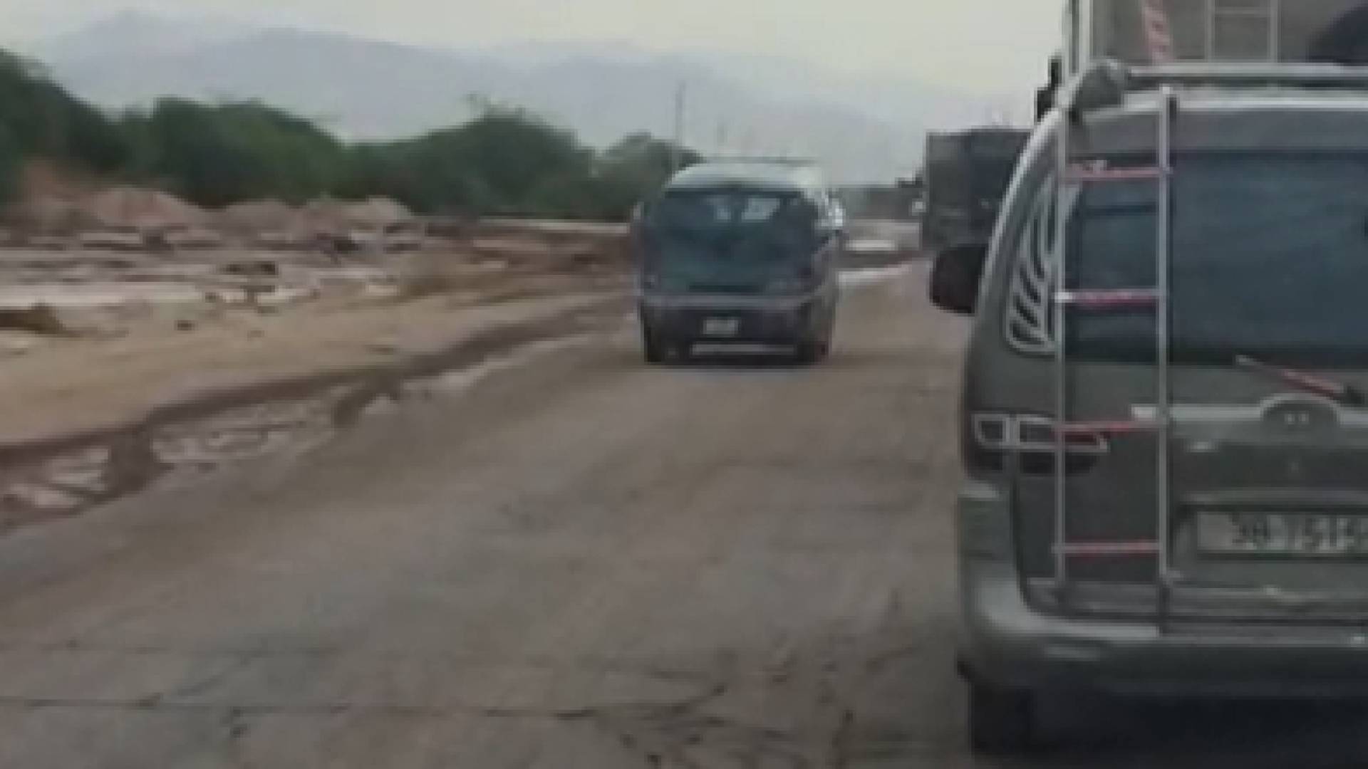 إعادة فتح طريق وادي عربة بالاتجاهين بعد إغلاقه بسبب السيول الجارفة