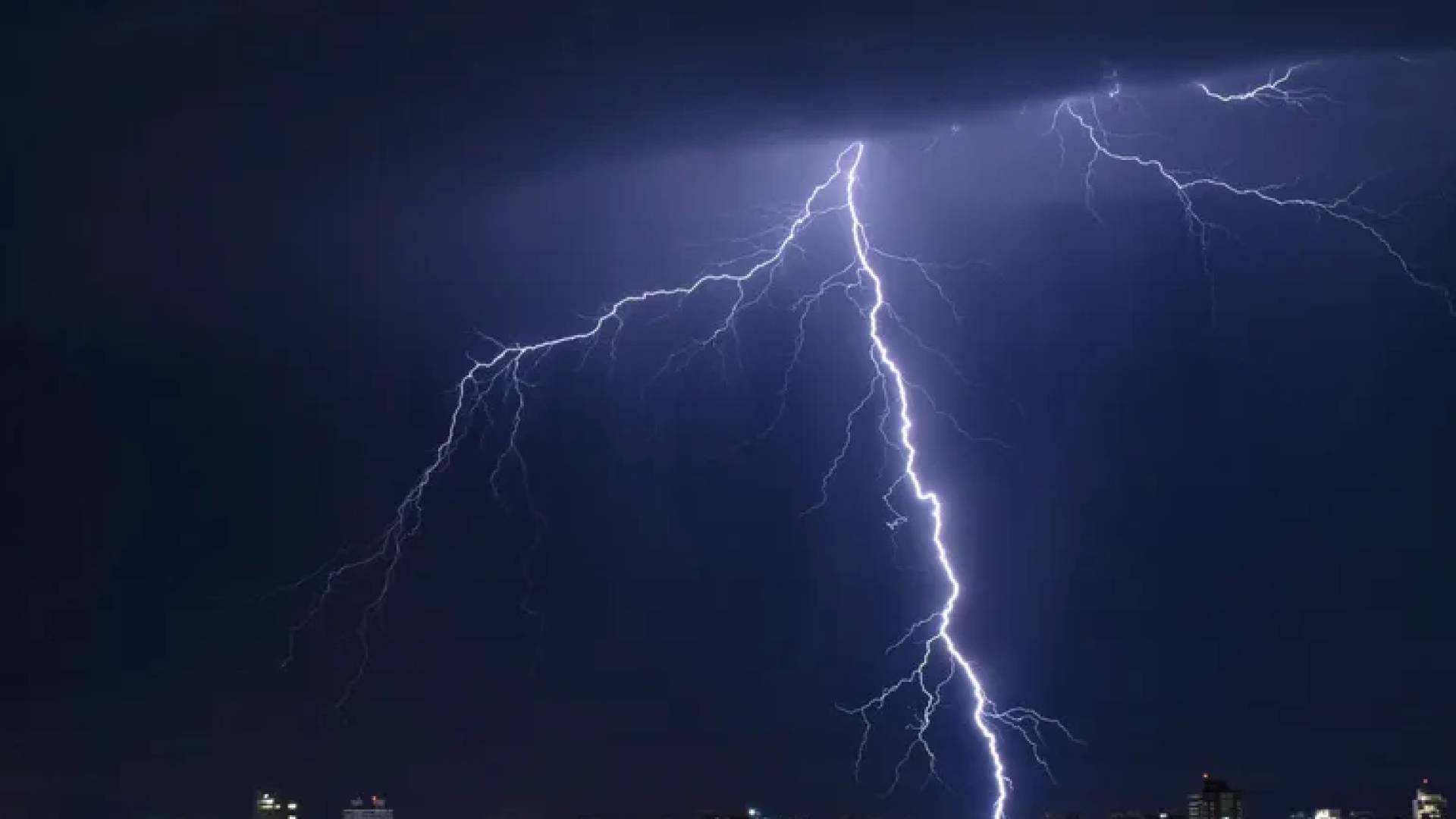 صاعقة رعدية - تعبيرية