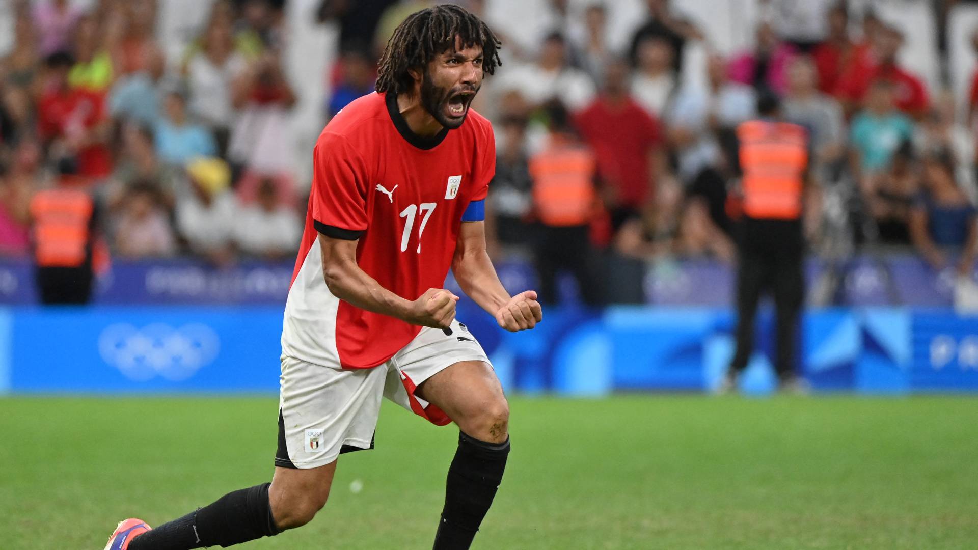 لاعب خط الوسط محمد النني
