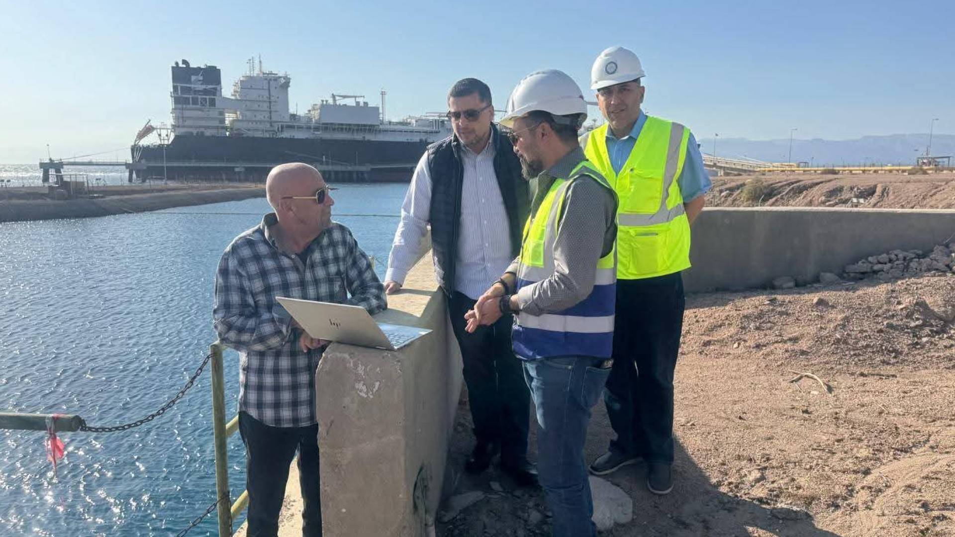 وزير المياه يطلع على مأخذ "الناقل الوطني" في العقبة