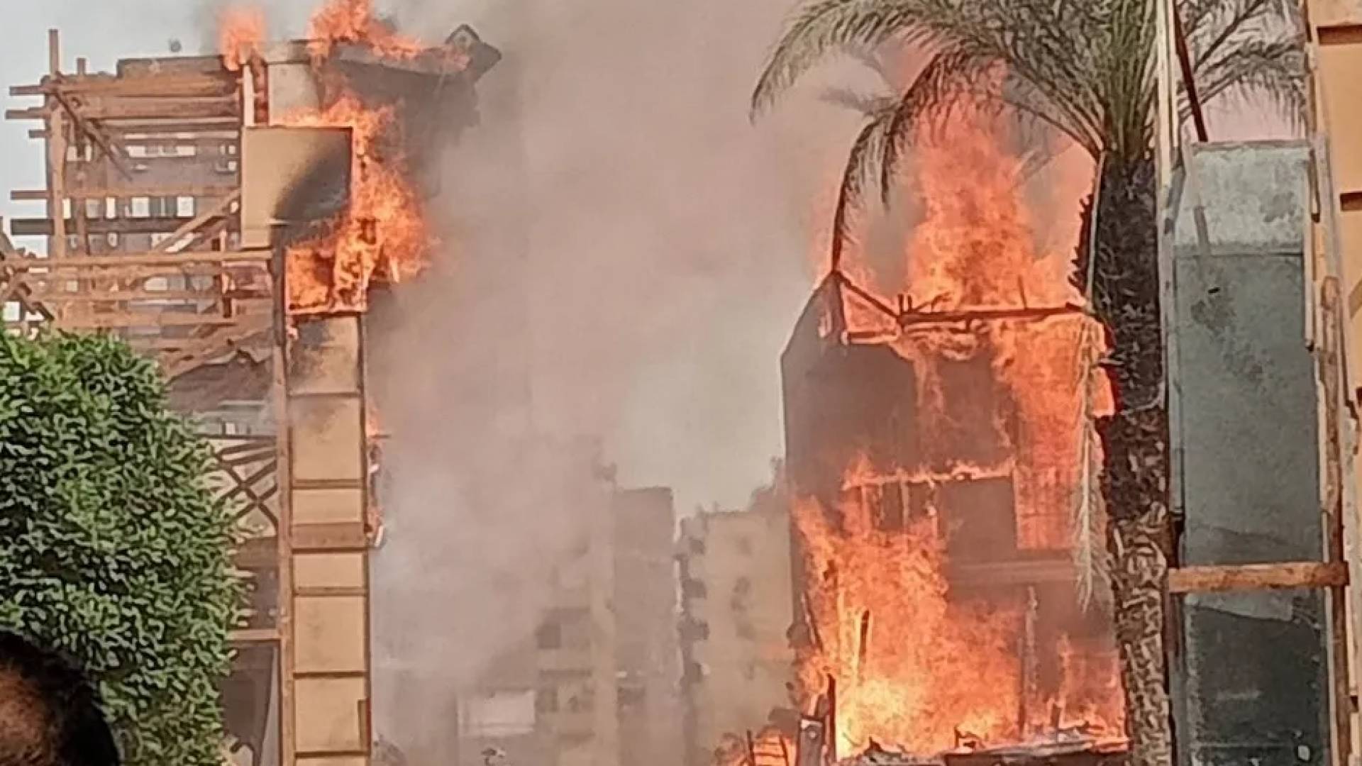 صور للحريق الذي اندلع الجمعة