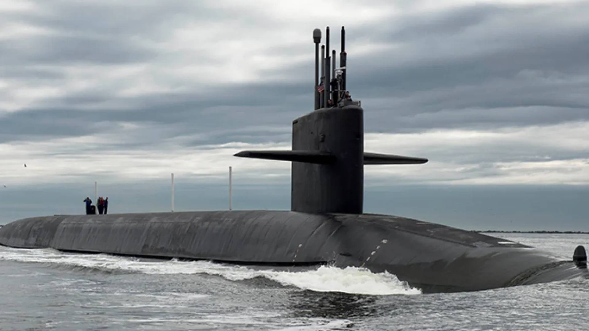 غواصة في البحر