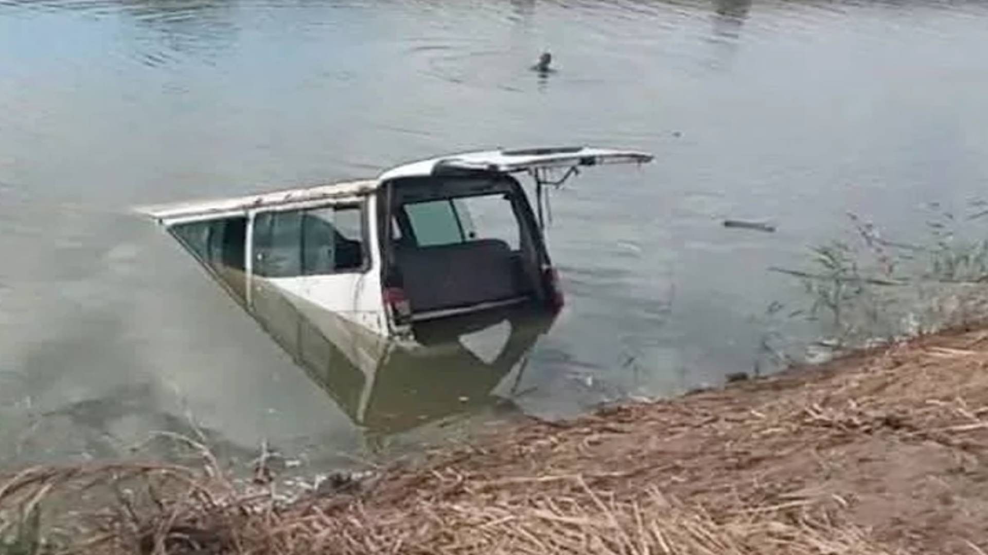 شاب مصري يموت غرقا بعد إنقاذ 13 فتاة من الموت المحقق بالإسماعيلية