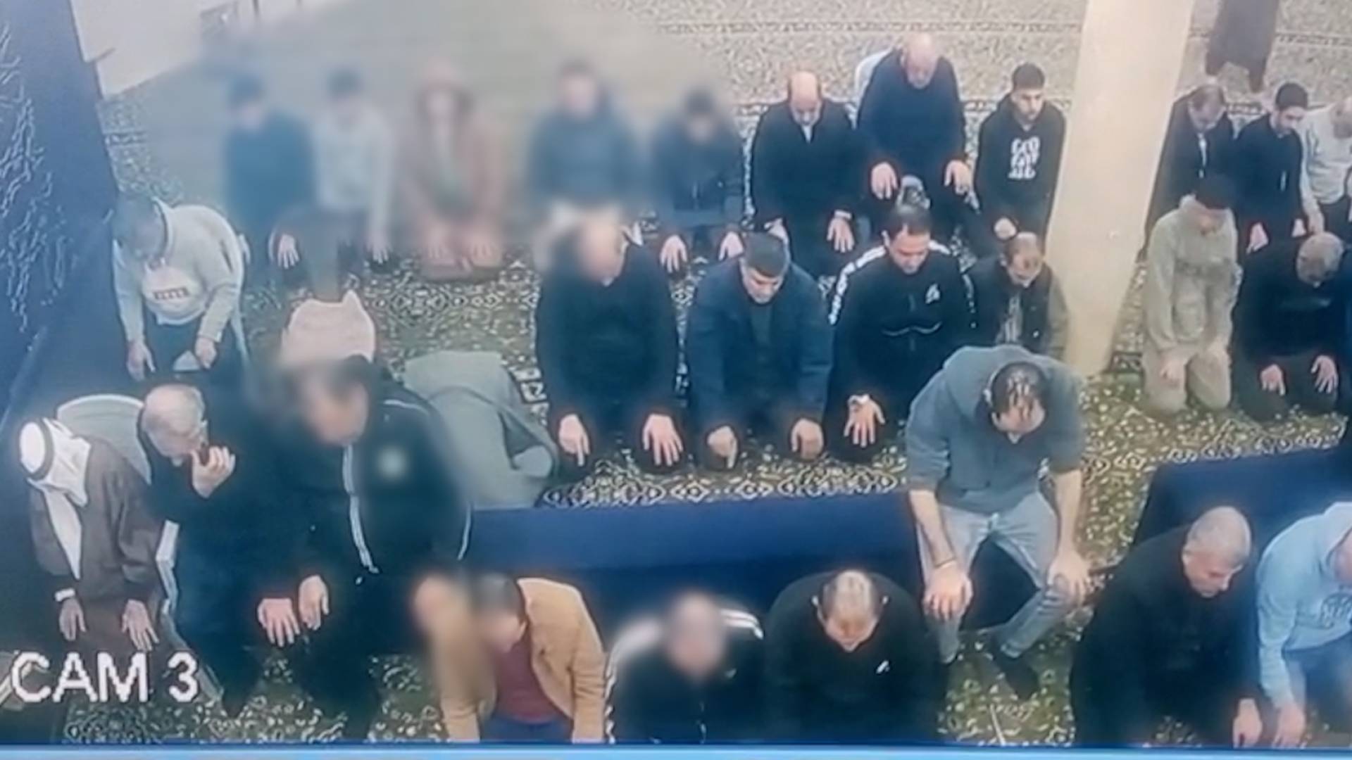 كاميرا ترصد وفاة رجل بمسجد