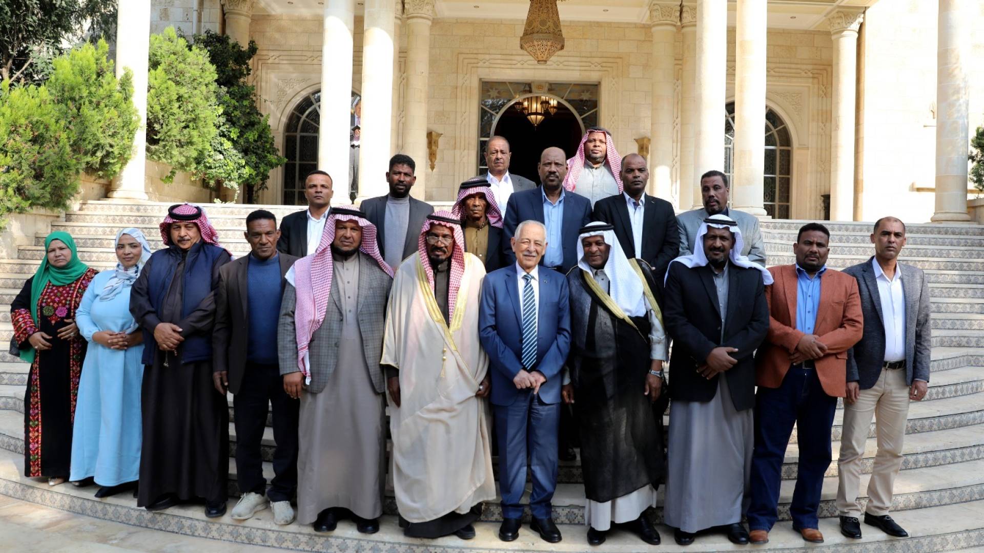 العيسوي خلال لقائه وفدا من أبناء منطقة غور فيفا