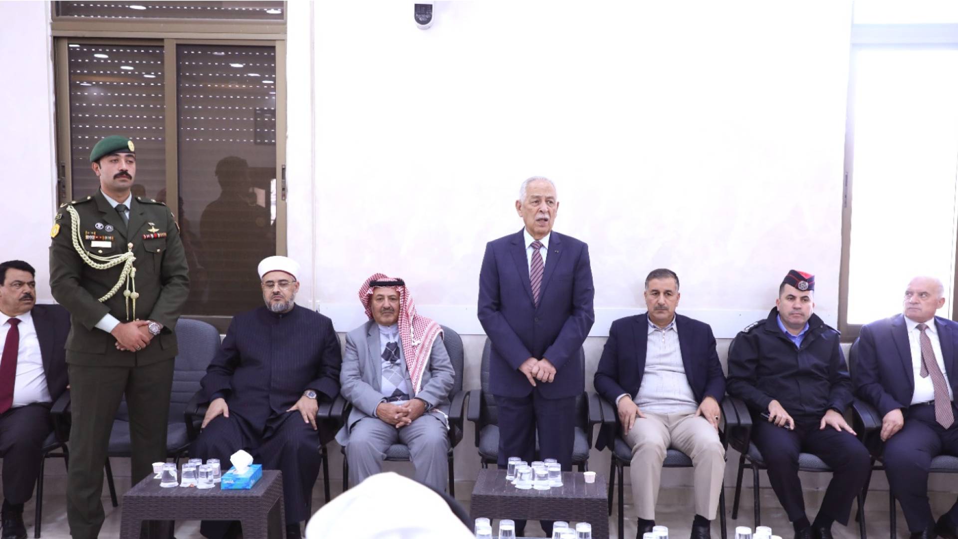 العيسوي خلال تفديم واجب العزاء