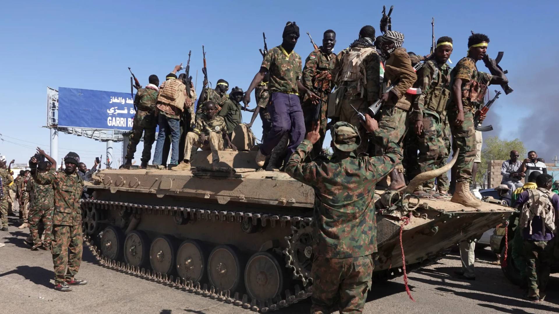 الجيش السوداني يعلن "الصمود" و"الدعم" تؤكد "السيطرة" ومقترح أمريكي لـ "هيكلة الجيش"