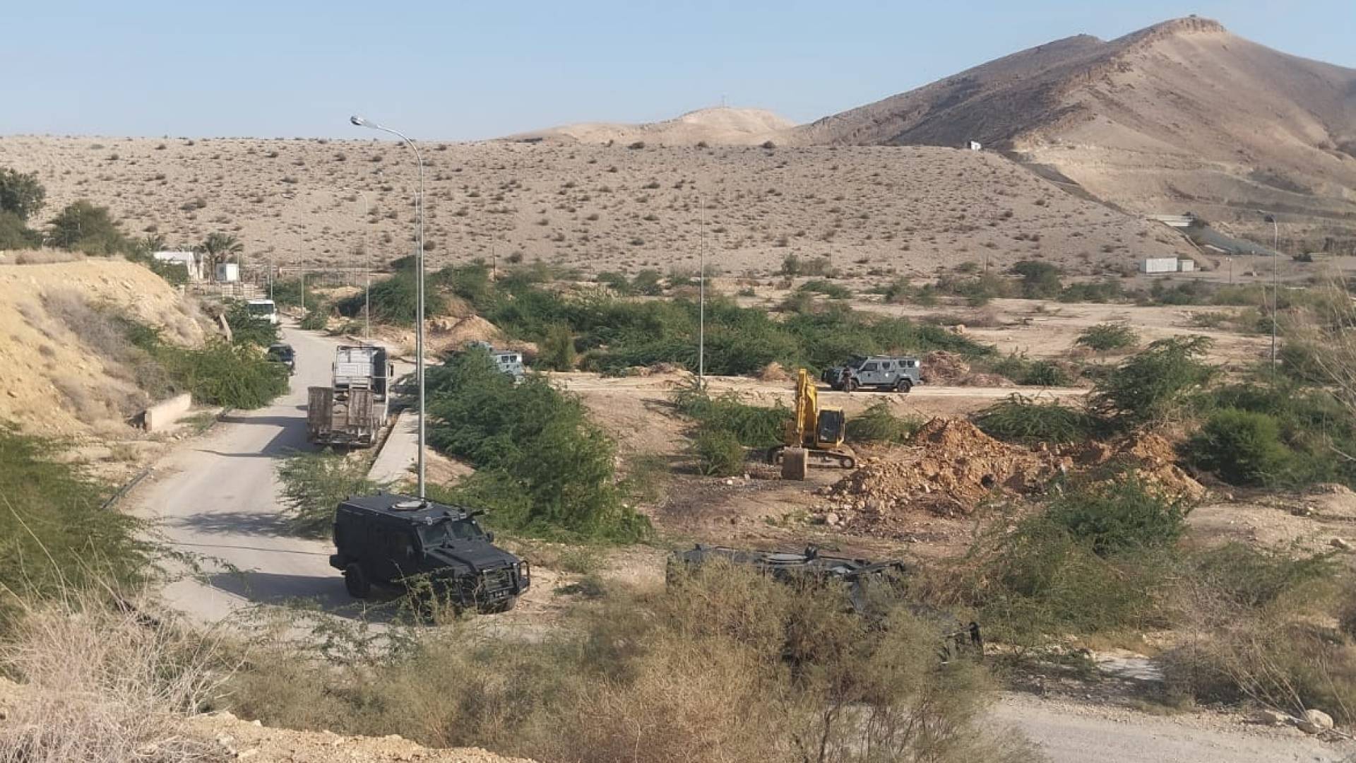 حَمْلَةً فِي مِنْطَقَةِ الشُّونَةِ الجَنُوبِيَّةِ في سد الكفرين من كوادر المياه