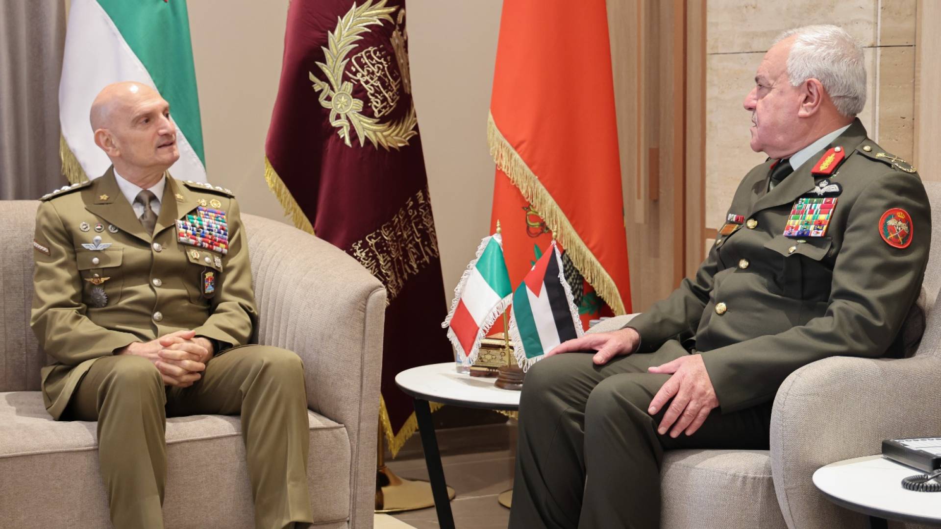 رئيس هيئة الأركان المشتركة اللواء الركن يوسف الحنيطي يستقبل نظيره الإيطالي