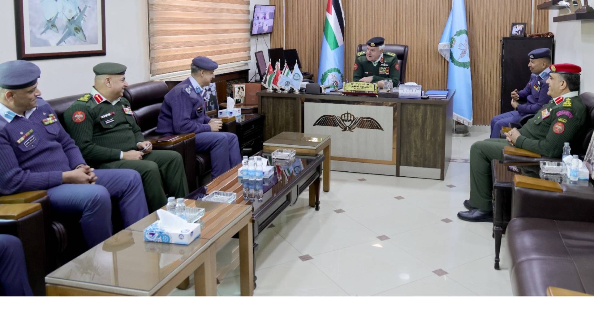 رئيس هيئة الأركان المشتركة اللواء الركن يوسف أحمد الحنيطي يزور كلية الملك الحسين الجوية