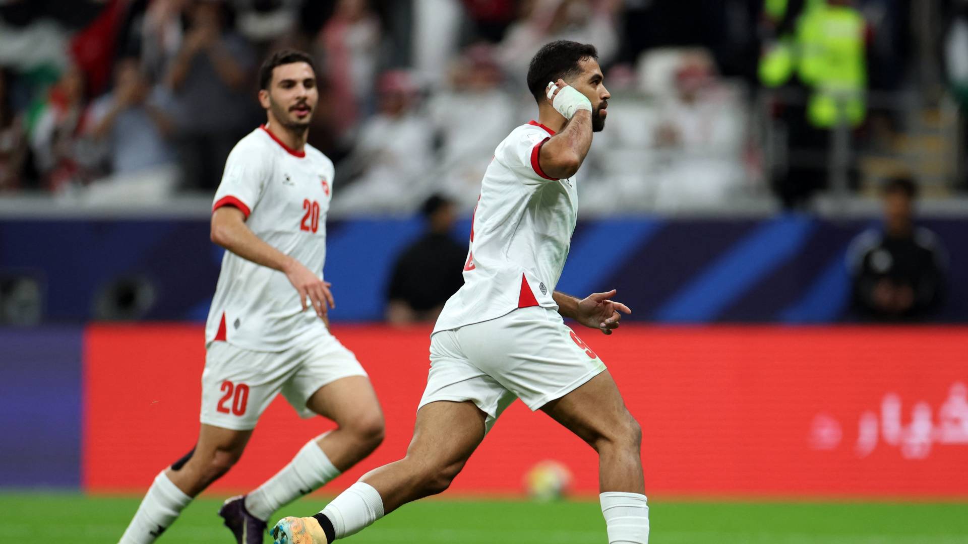لاعبا منتخب النشامى علي علوان ومهند أبو طه