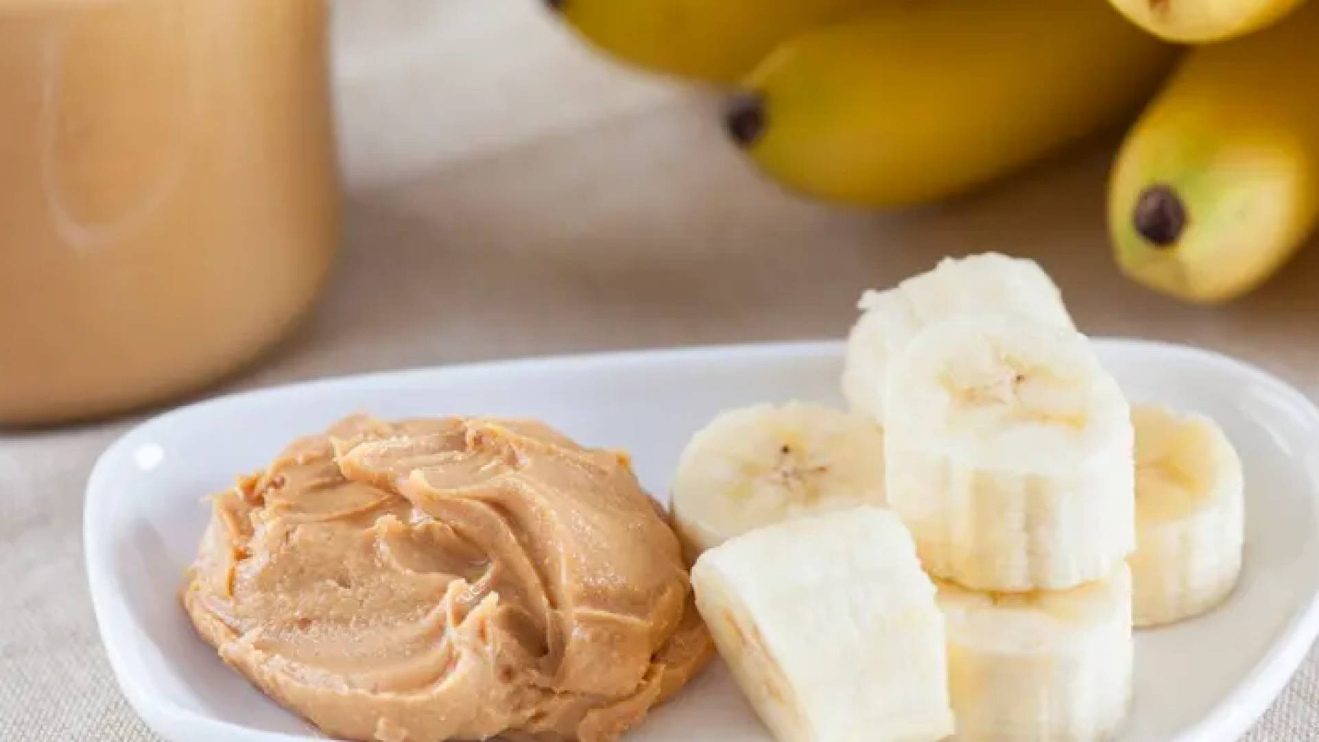 مزج الموز وزبدة الفول السوداني