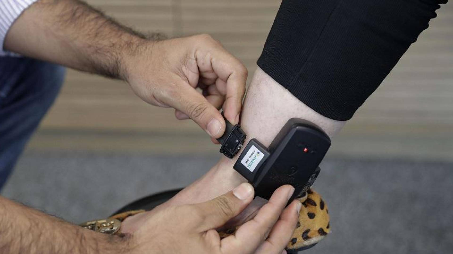 سوار المراقبة الإلكترونية