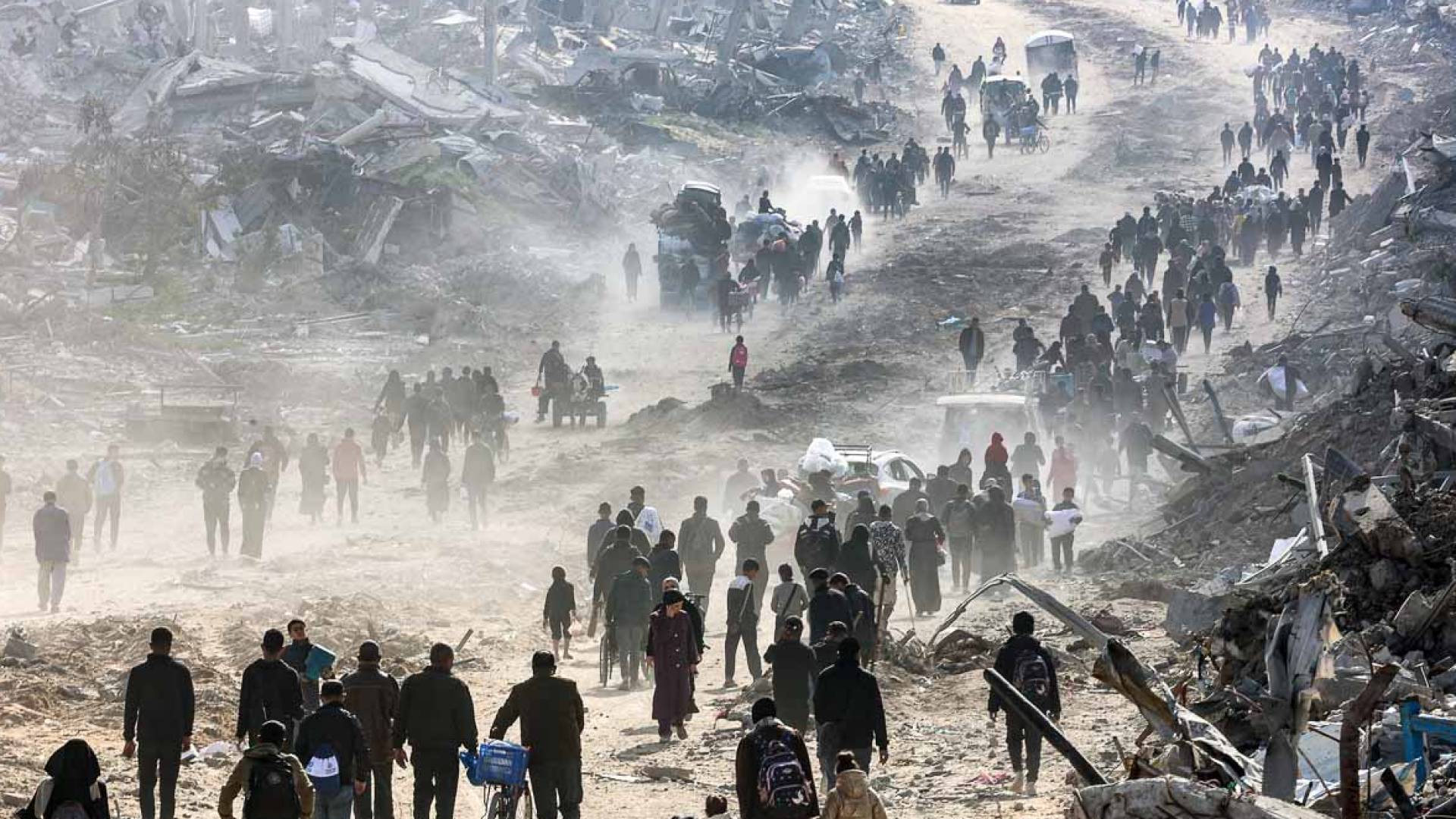 نزوح عائلات فلسطينية في غزة