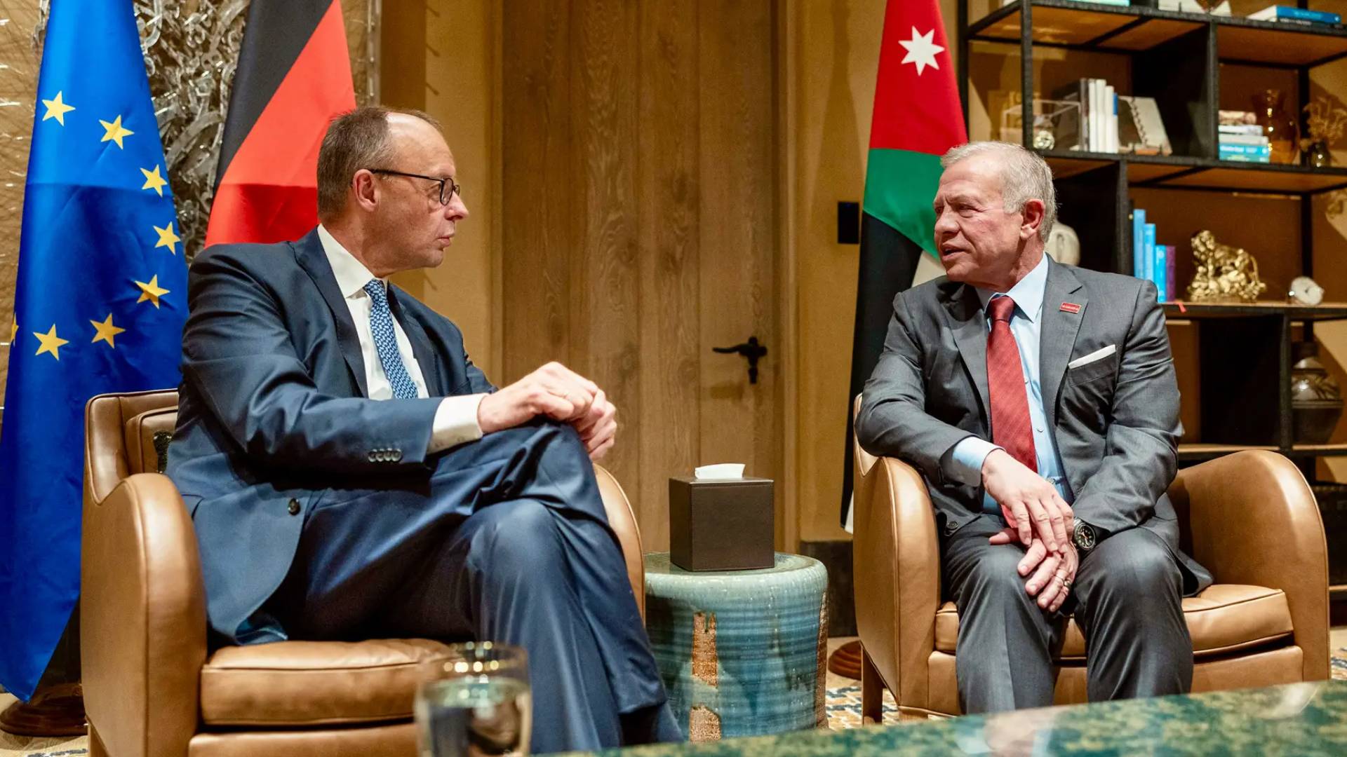 الملك يلتقي المستشار الألماني في العقبة لبحث سبل توطيد الشراكة الاستراتيجية وأبرز تطورات الإقليم