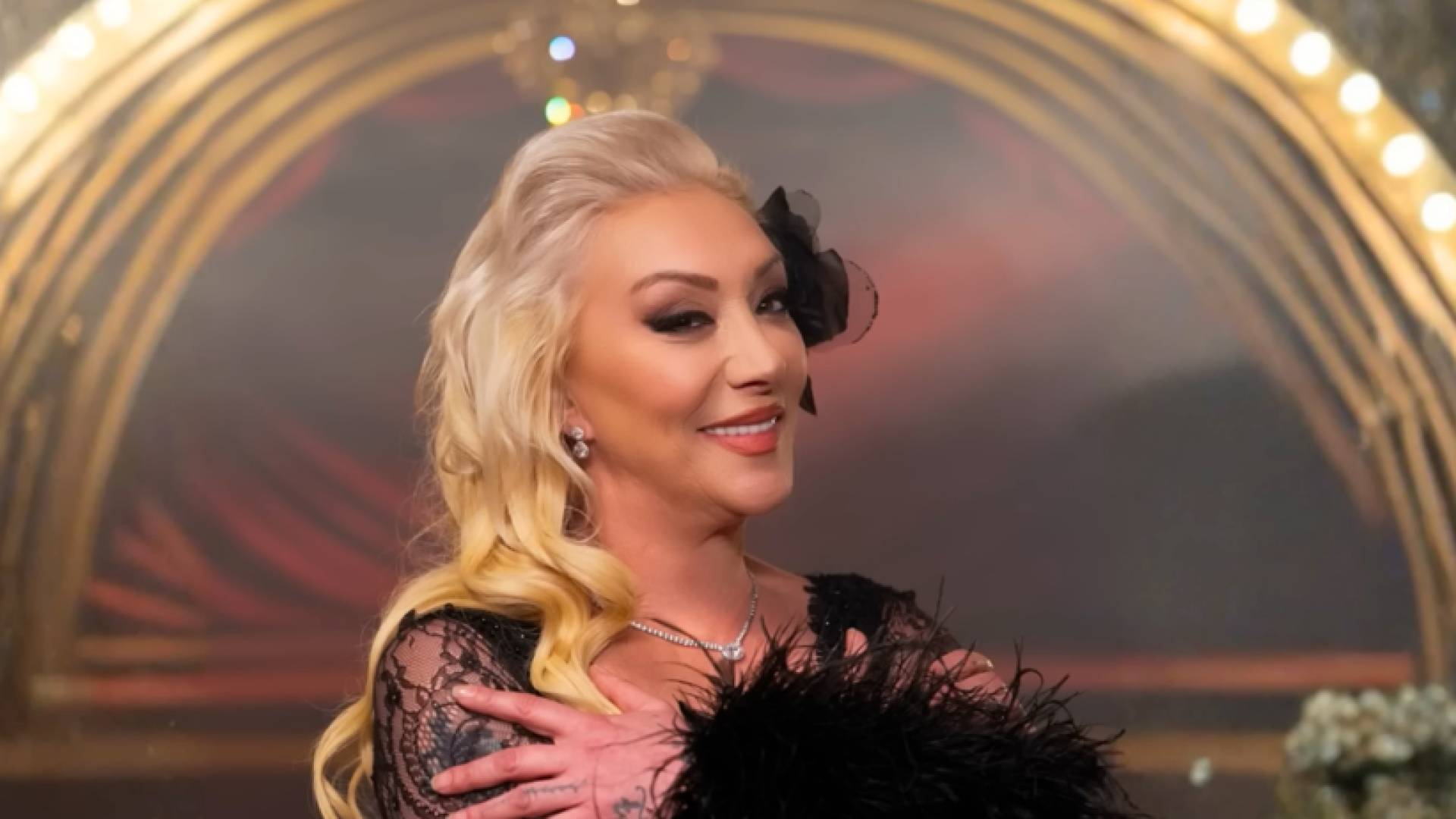 الفنانة التركية غللو