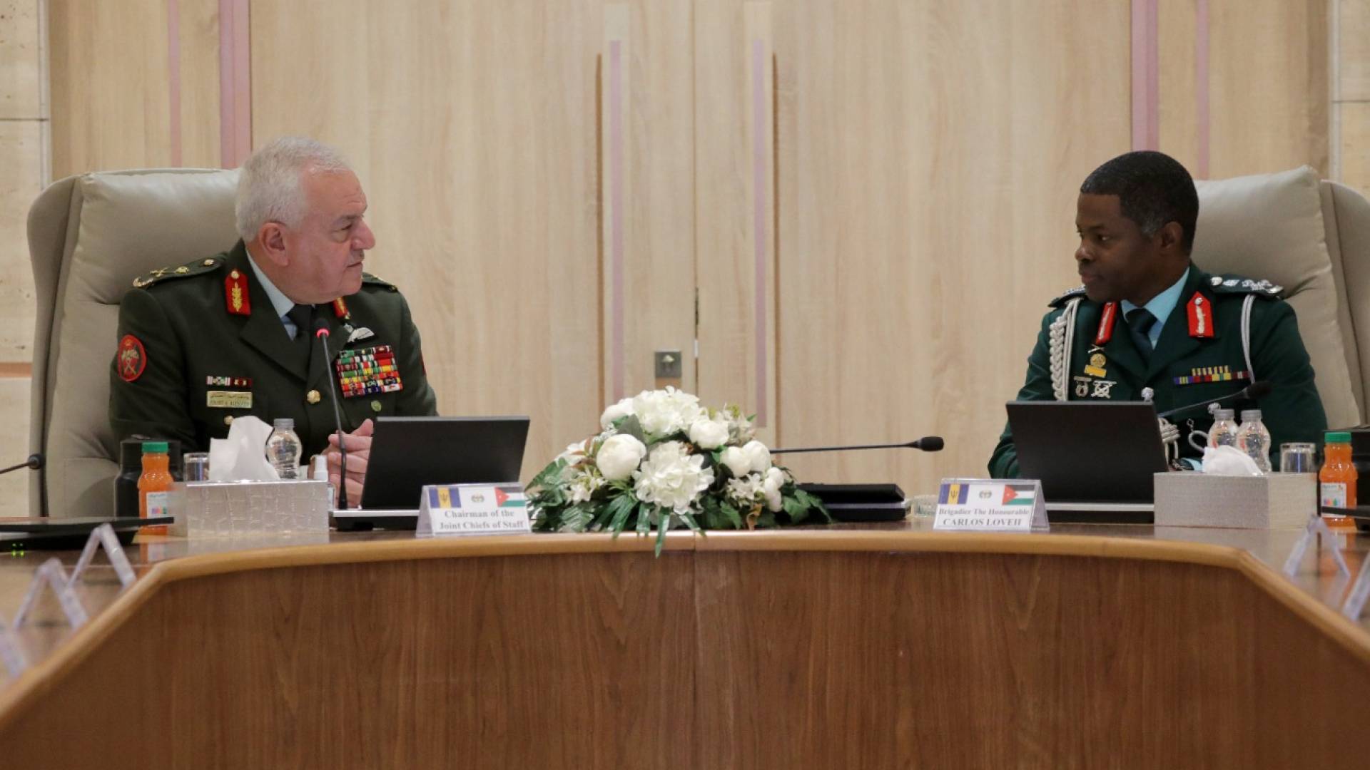 اللواء الركن الحنيطي يستقبل رئيس أركان قوة دفاع باربادوس